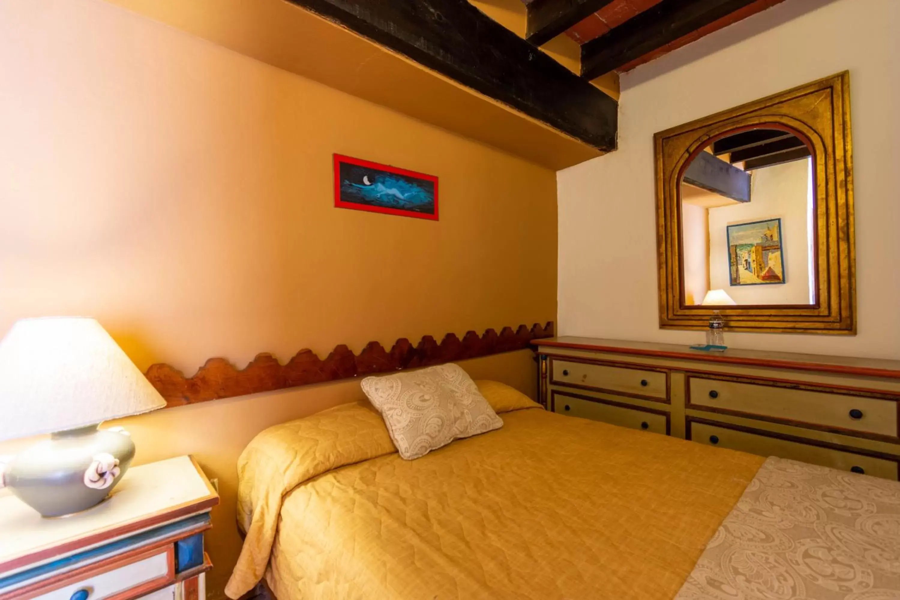 Photo of the whole room, Bed in Hosteria del Frayle