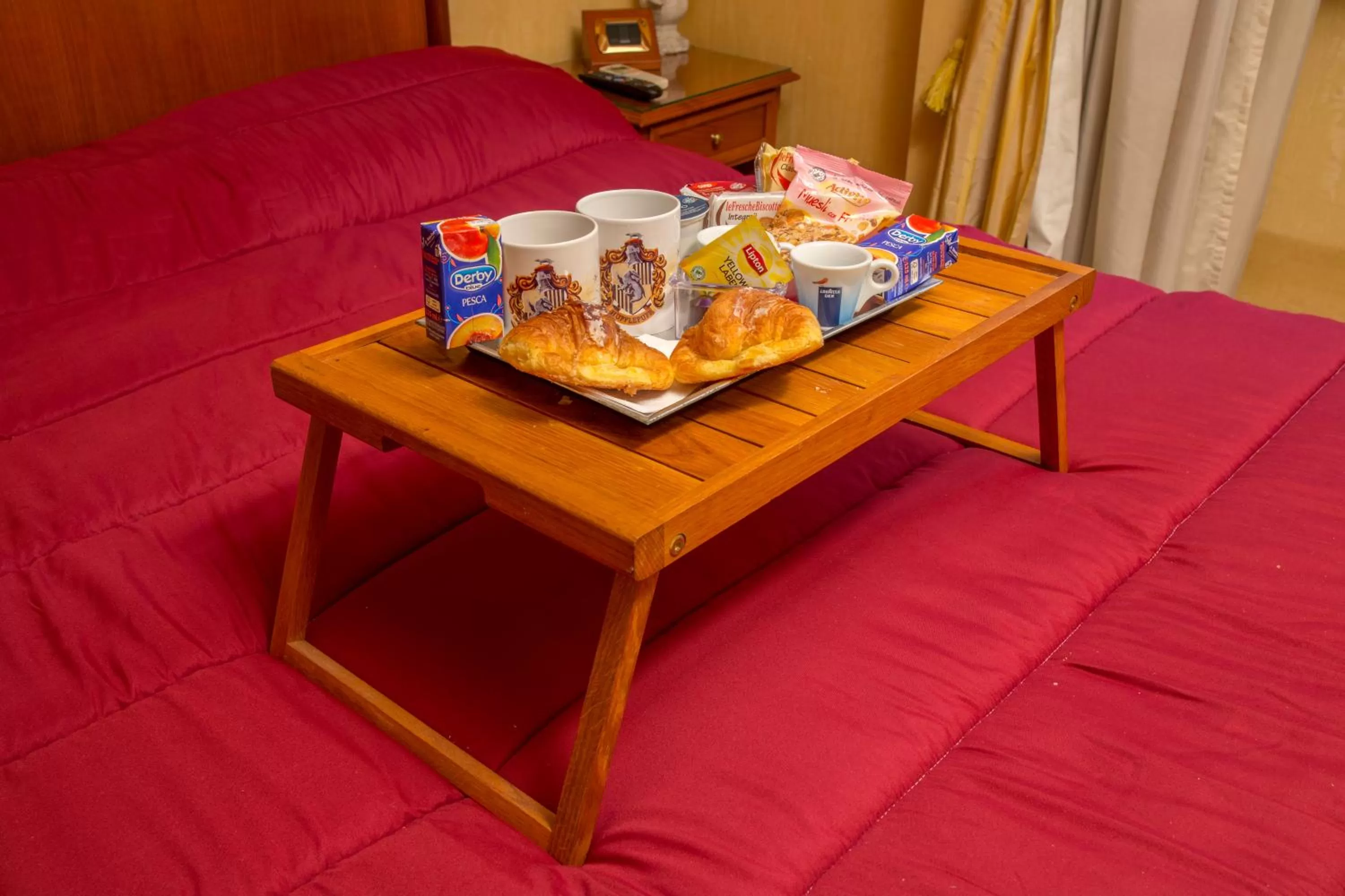 Food in Luxury Rooms H 2000 Roma