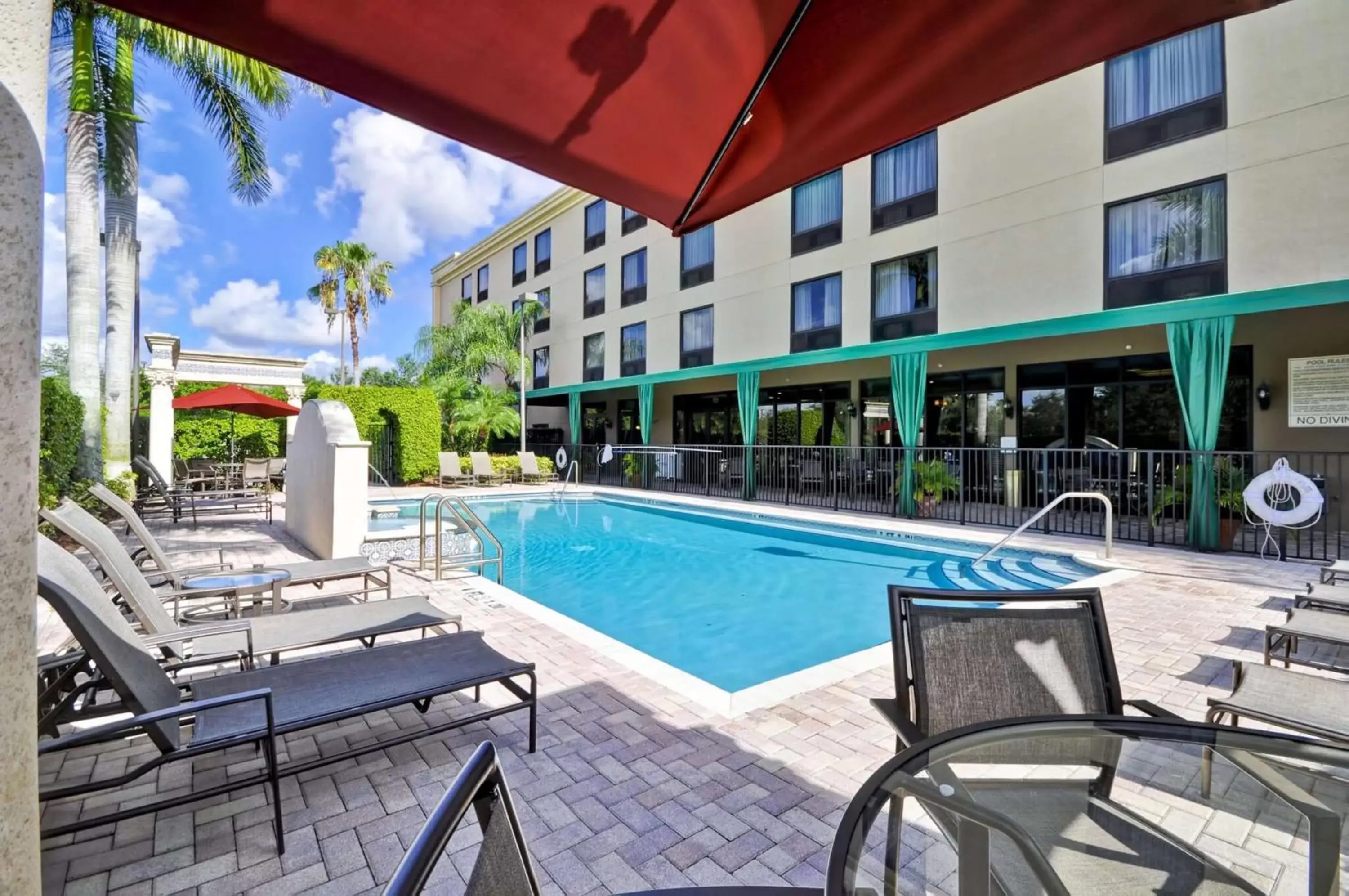 Swimming Pool in Hampton Inn West Palm Beach-Florida Turnpike