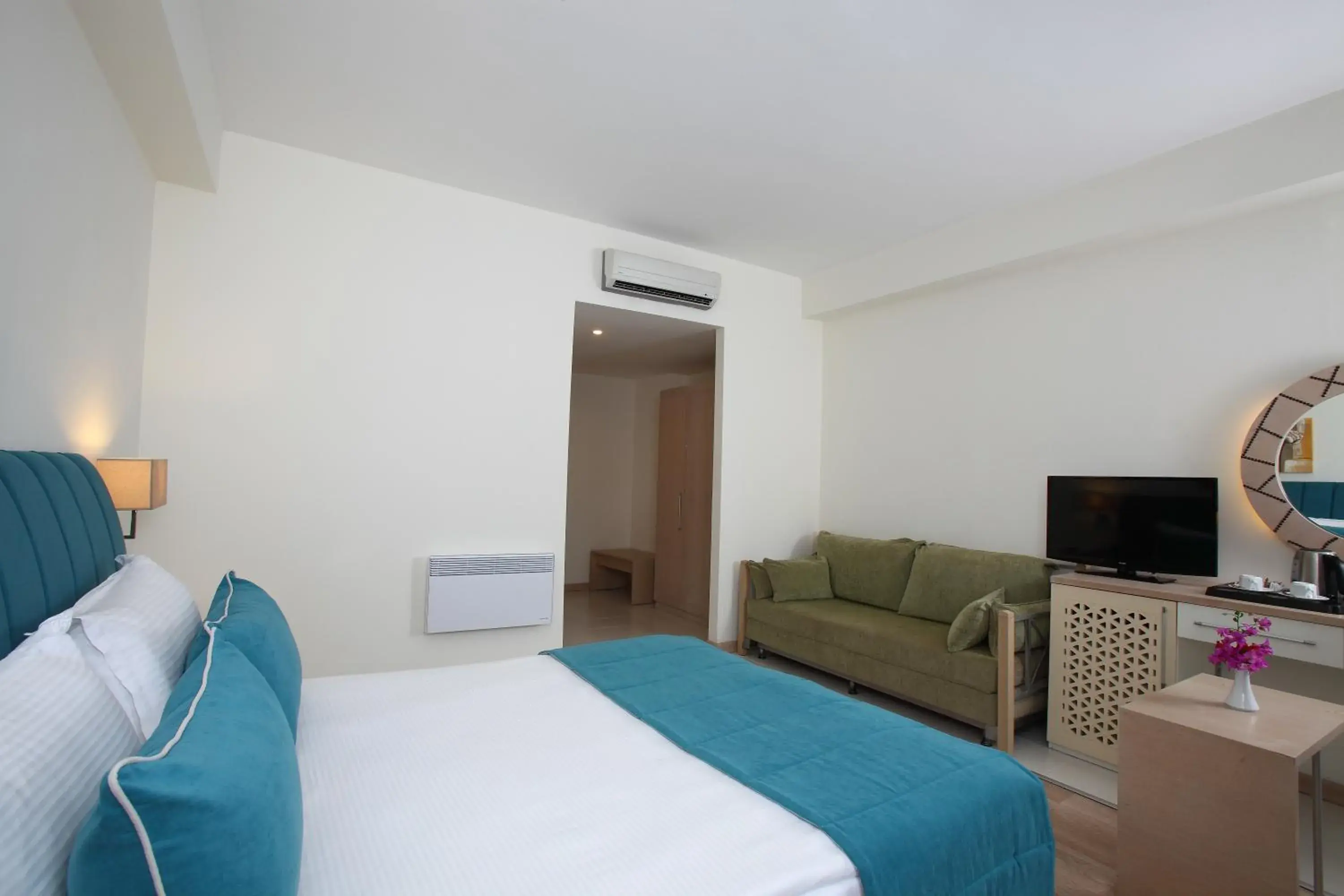 Photo of the whole room, Bed in Mandarin Resort & Spa Photo of the whole room, Bed in Mandarin Resort & Spa