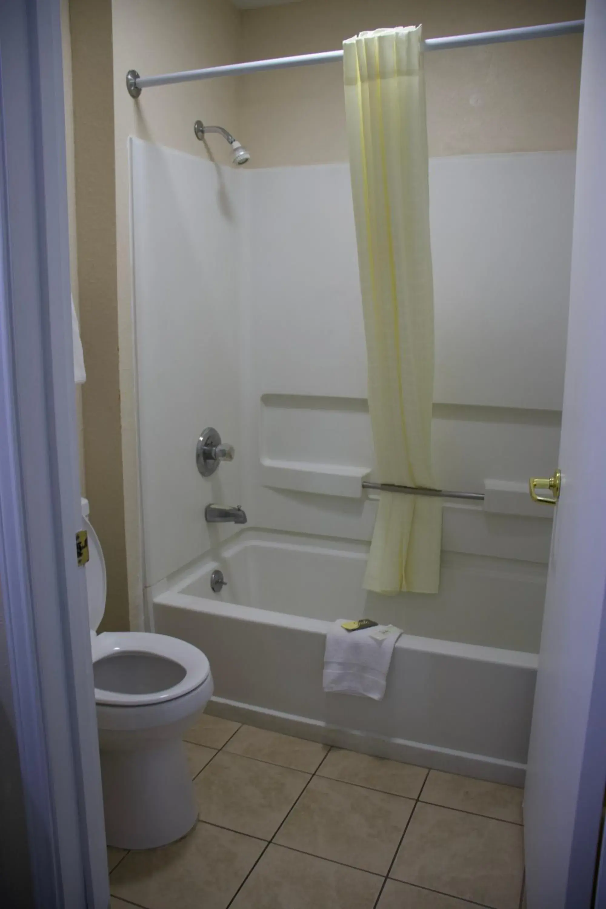 Bathroom in Key West Inn - Cookeville