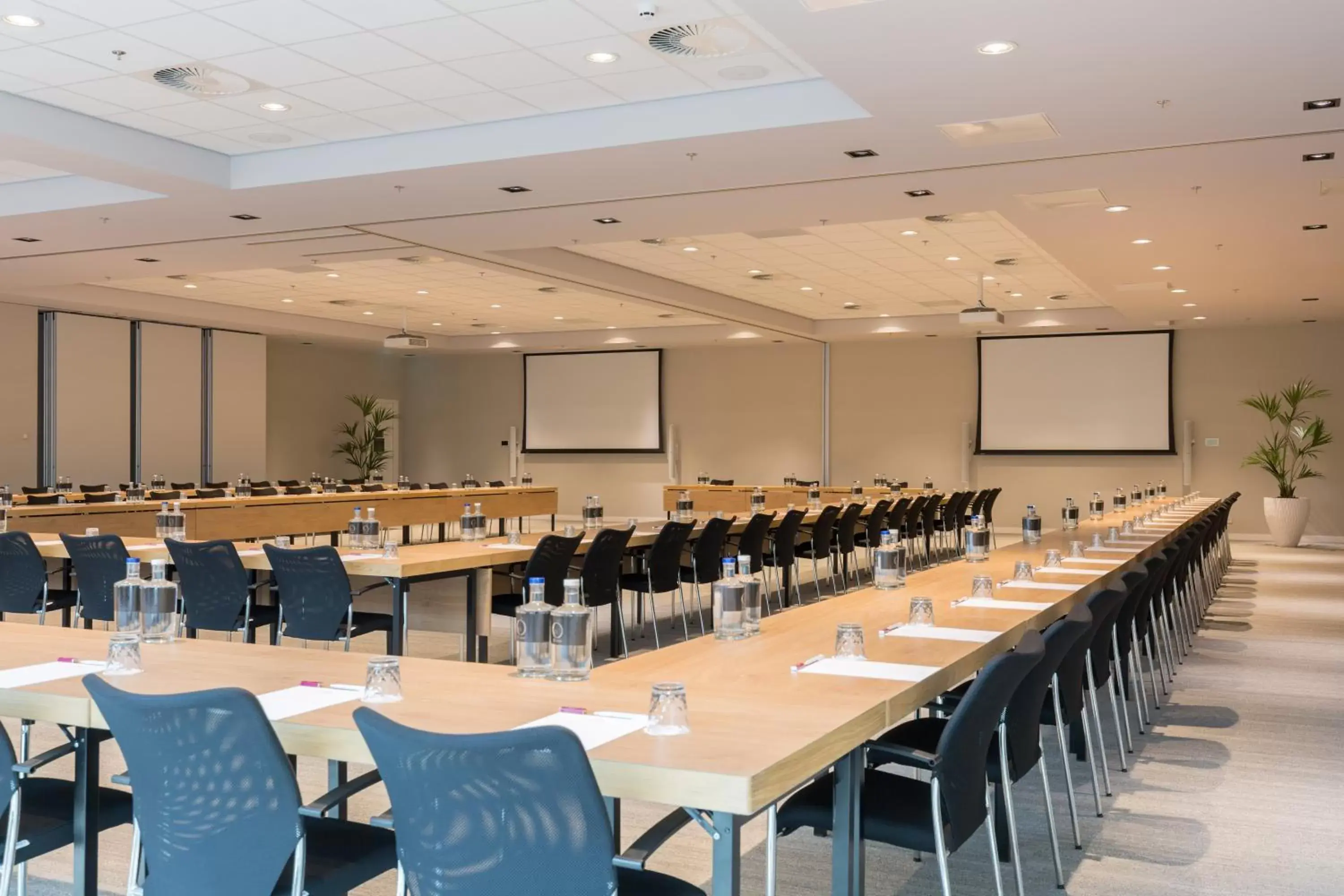 Meeting/conference room in Crowne Plaza Utrecht - Central Station, an IHG Hotel