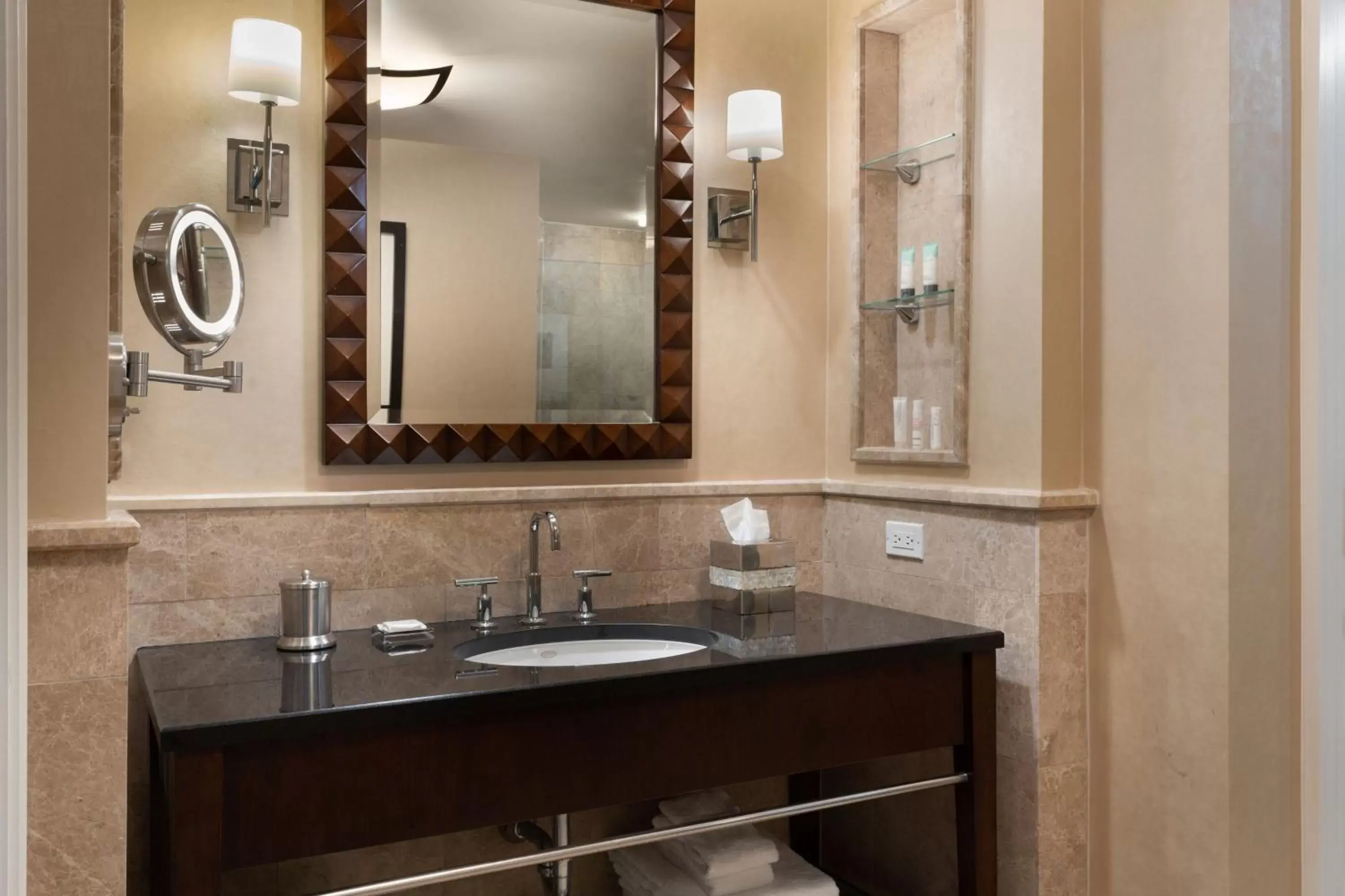 Bathroom in Palm Beach Marriott Singer Island Beach Resort & Spa