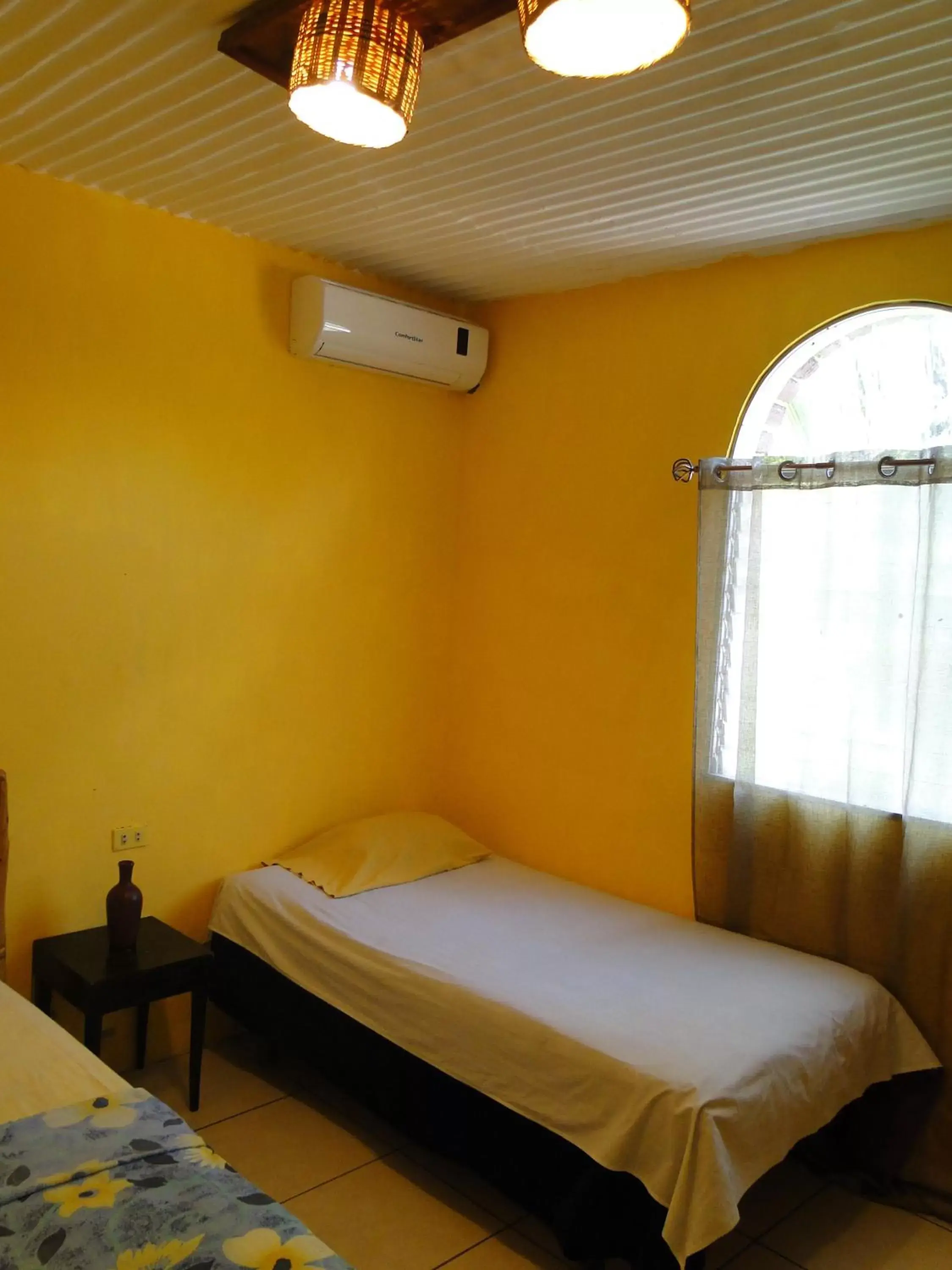 Twin Room with Air-Conditioning in Hotel Caleta Twin Room with Air-Conditioning in Hotel Caleta