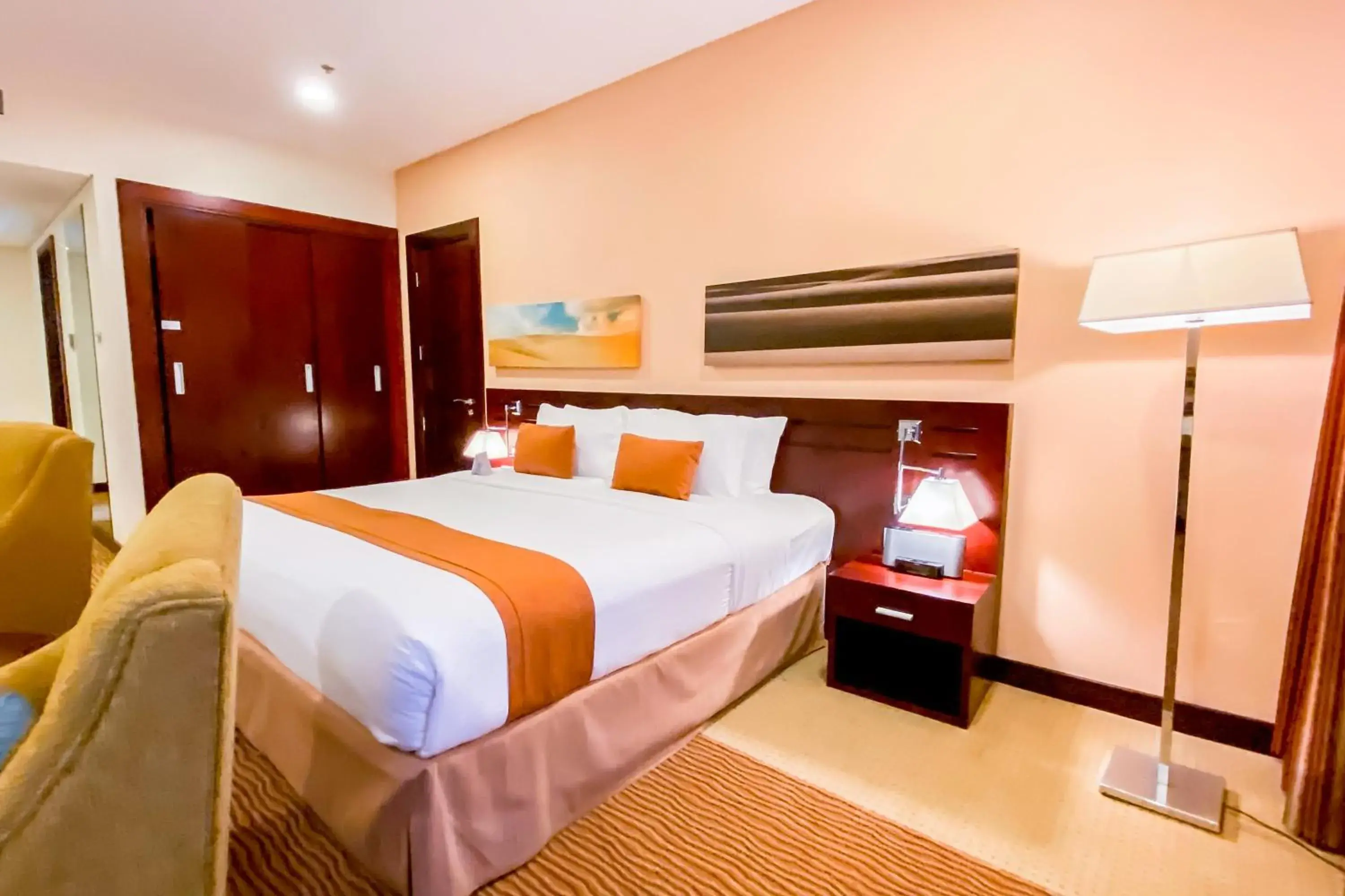 Bed in City Seasons Hotel & Suites Muscat