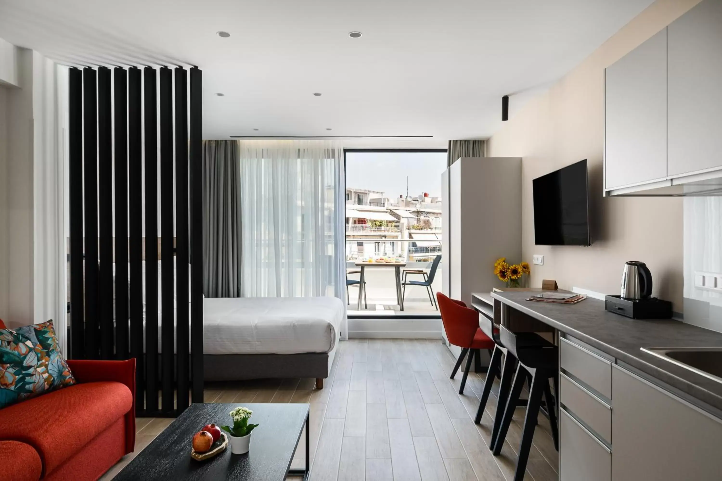 Deluxe Apartment with Balcony in Hestia - Averof 7