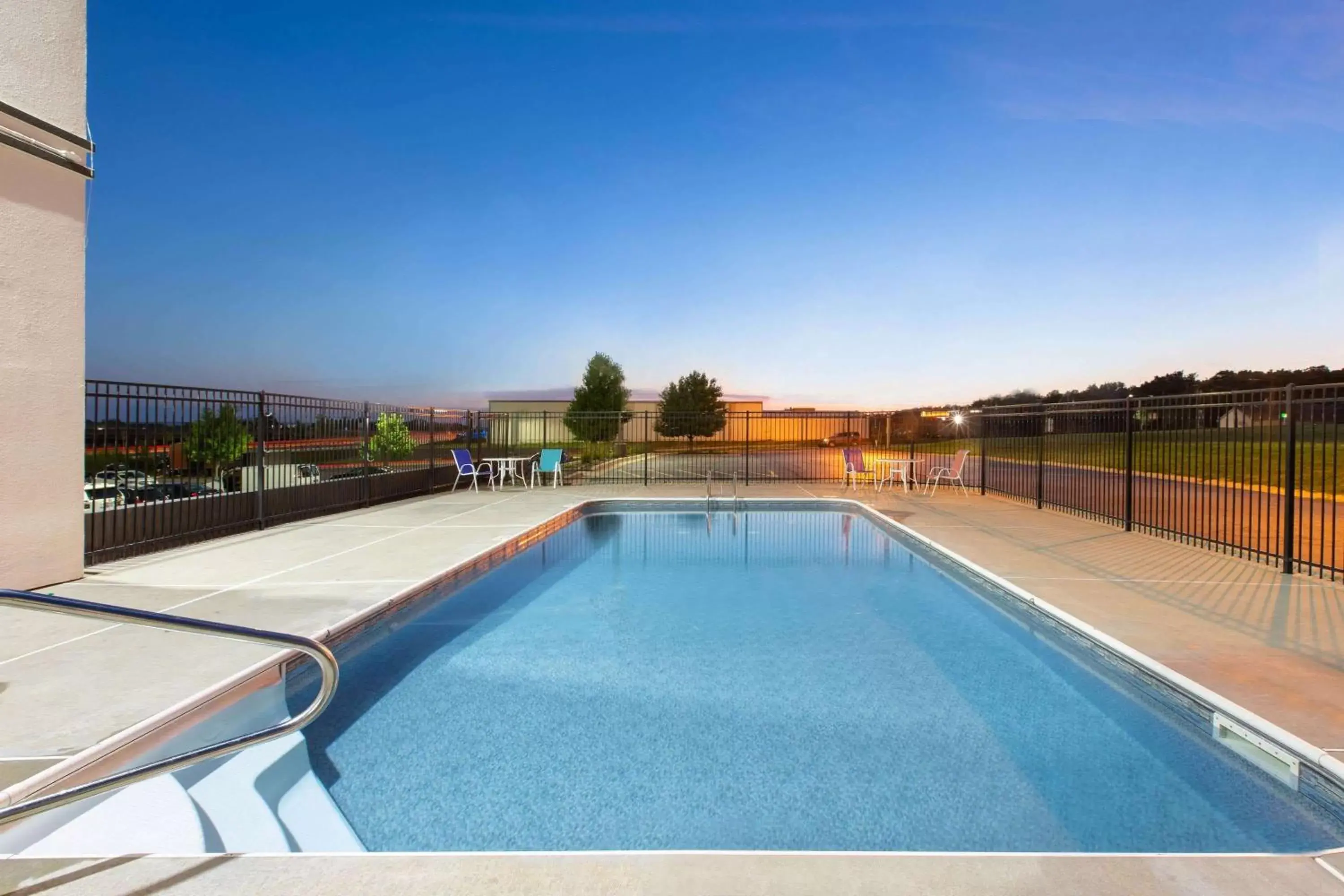 Night, Swimming Pool in La Quinta by Wyndham Blue Springs