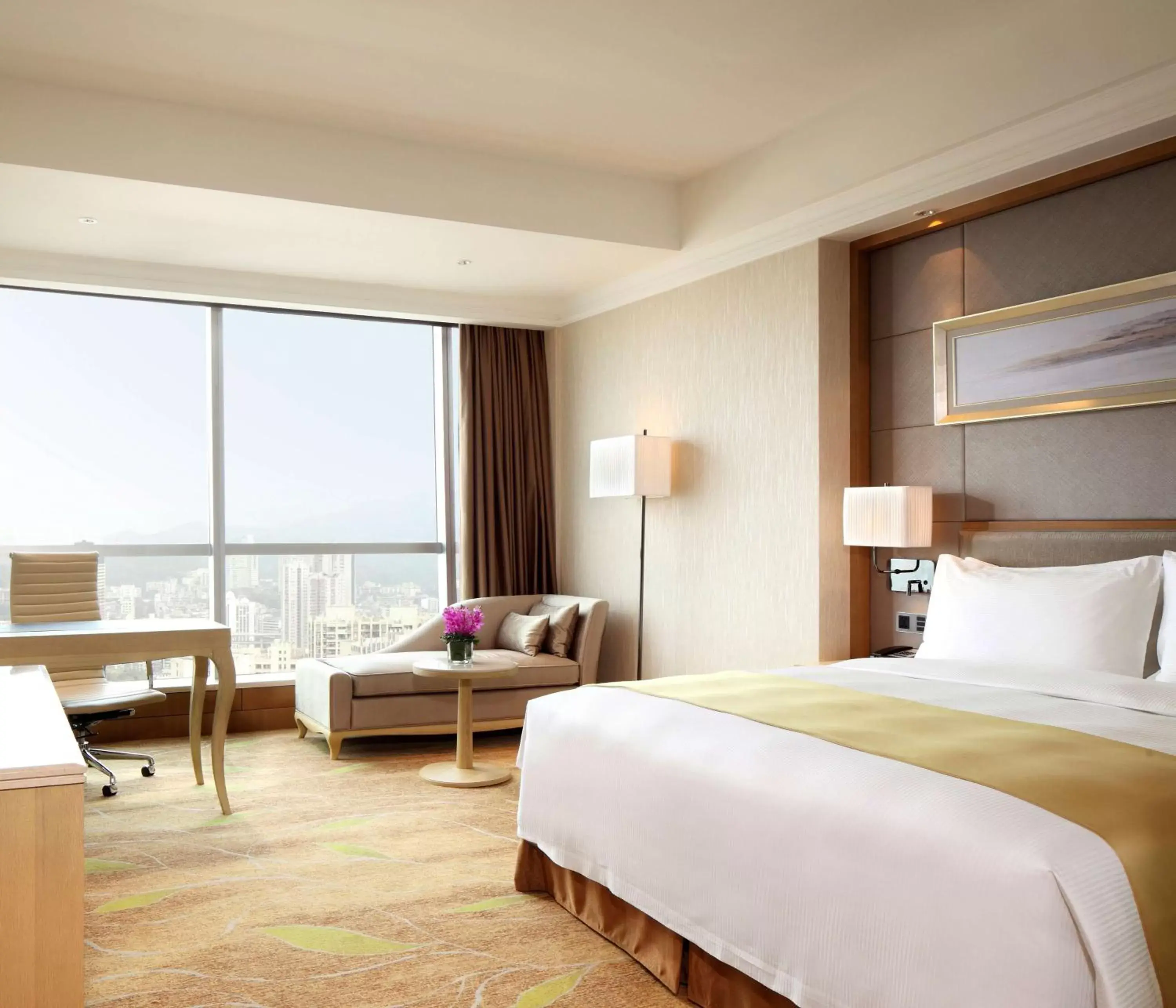 Bedroom in DoubleTree by Hilton Guangzhou - Closed to Sun Yat-sen Memorial Hall and Beijing Road Pedestrian Street