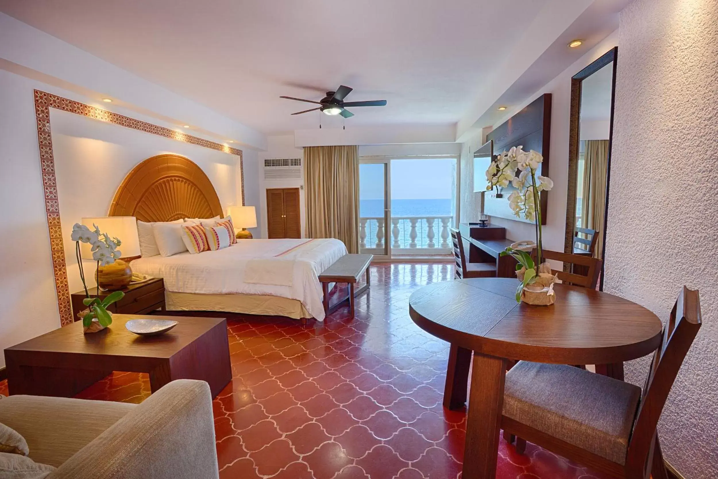 Bed in Costa Sur Resort & Spa