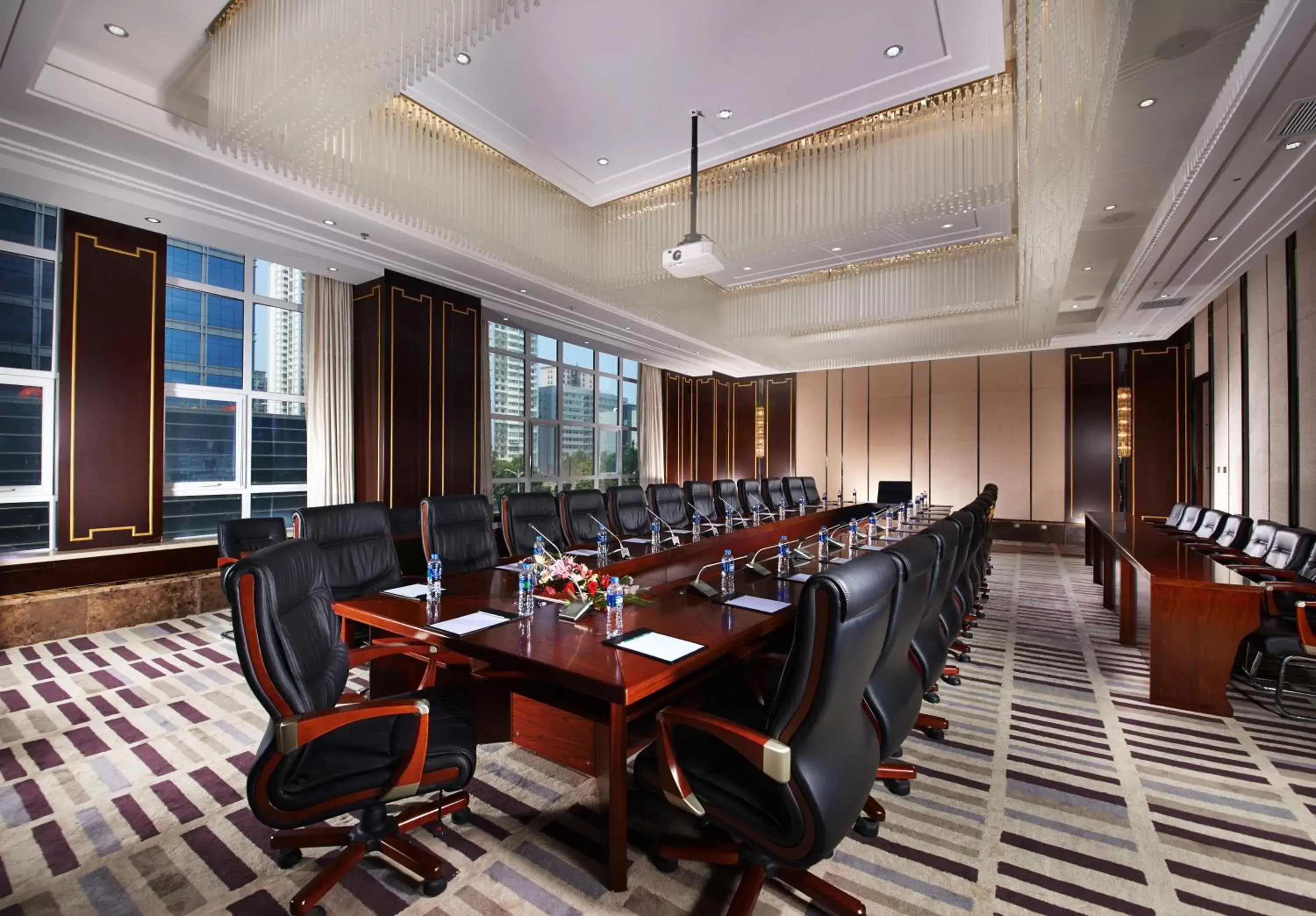 Meeting/conference room in Holiday Inn Express Luoyang City Center, an IHG Hotel