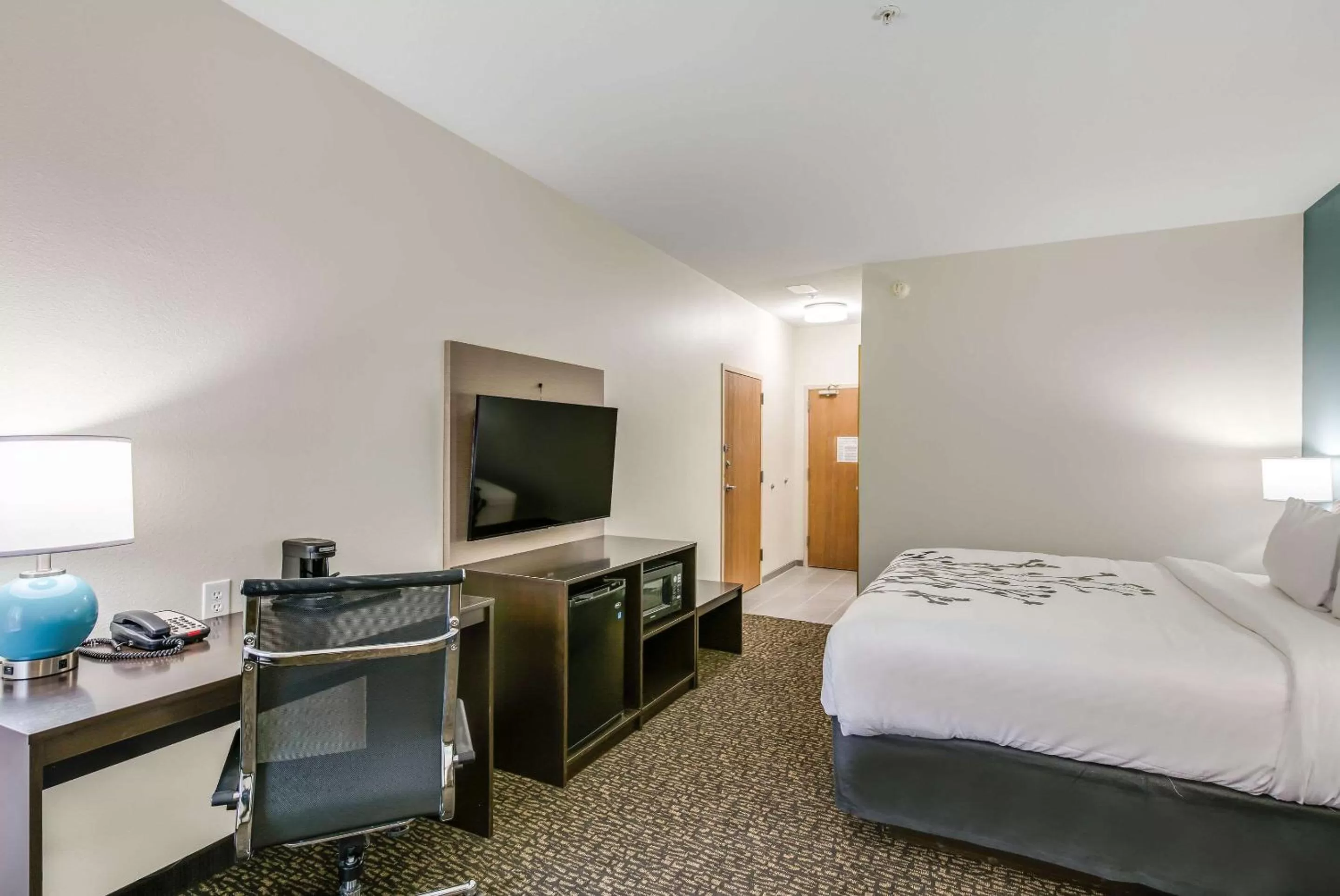 Photo of the whole room, Bed in Sleep Inn Clovis