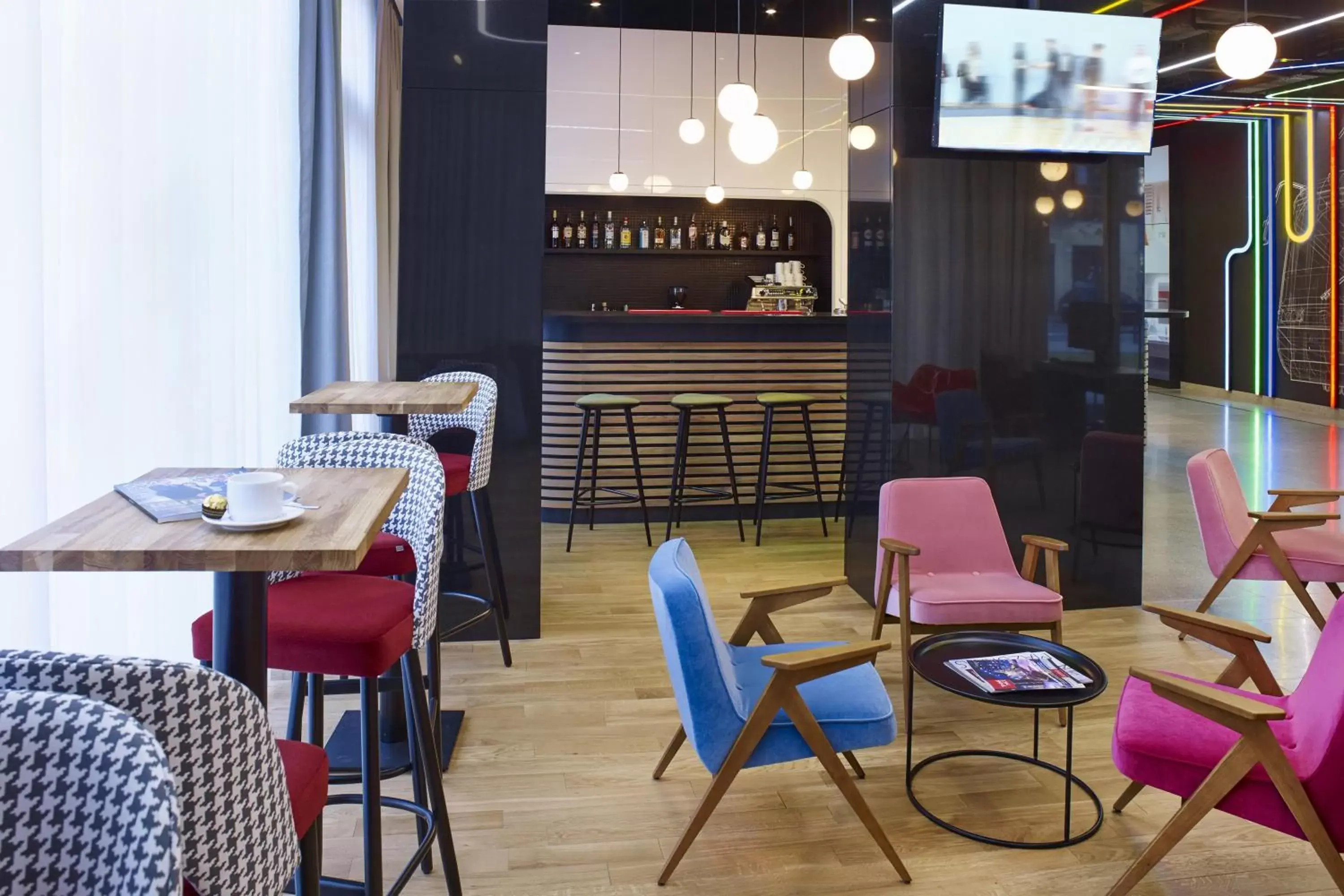 Drinks, Restaurant/Places to Eat in ibis Styles Warszawa City