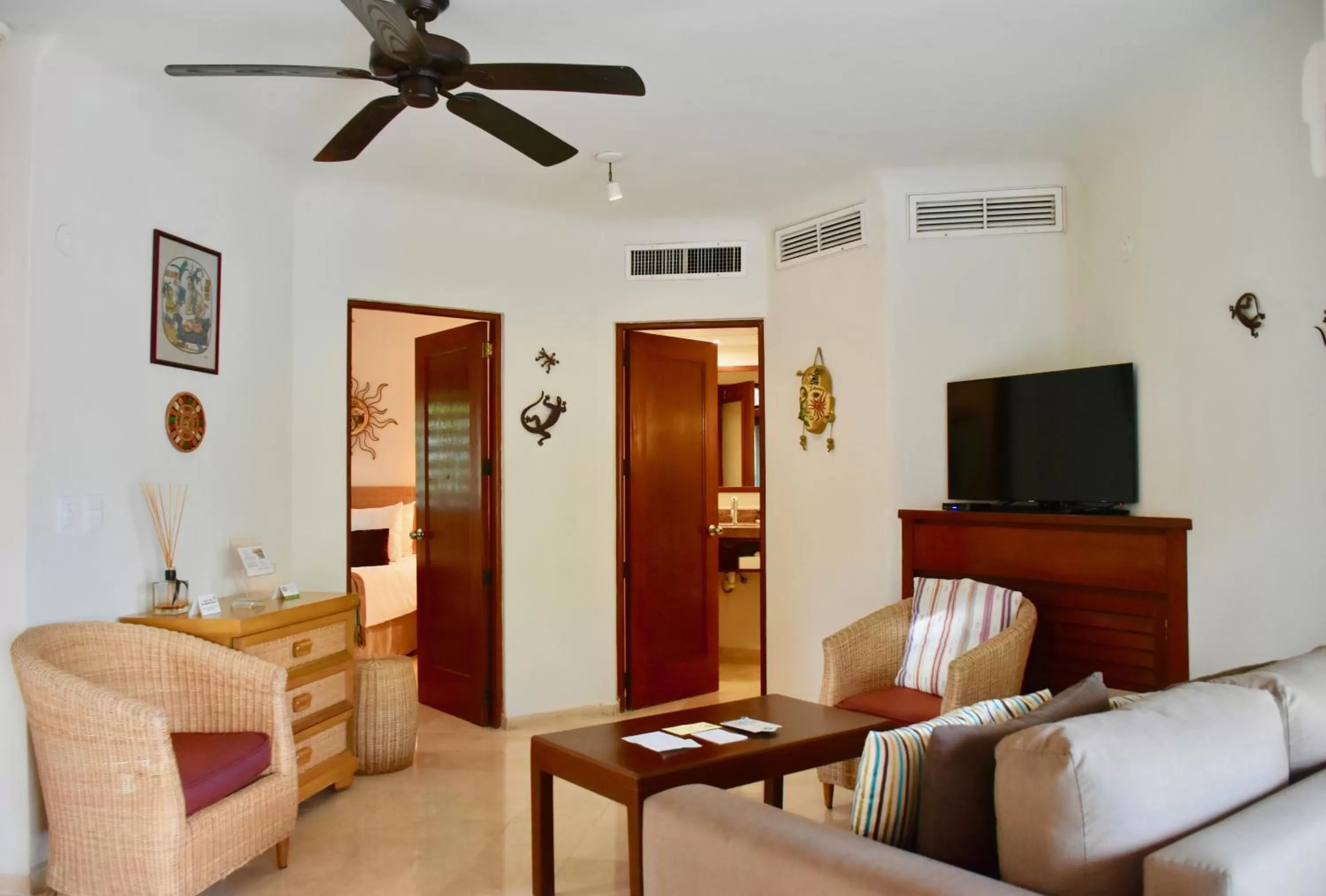 TV and multimedia in Playa Palms Beach Hotel