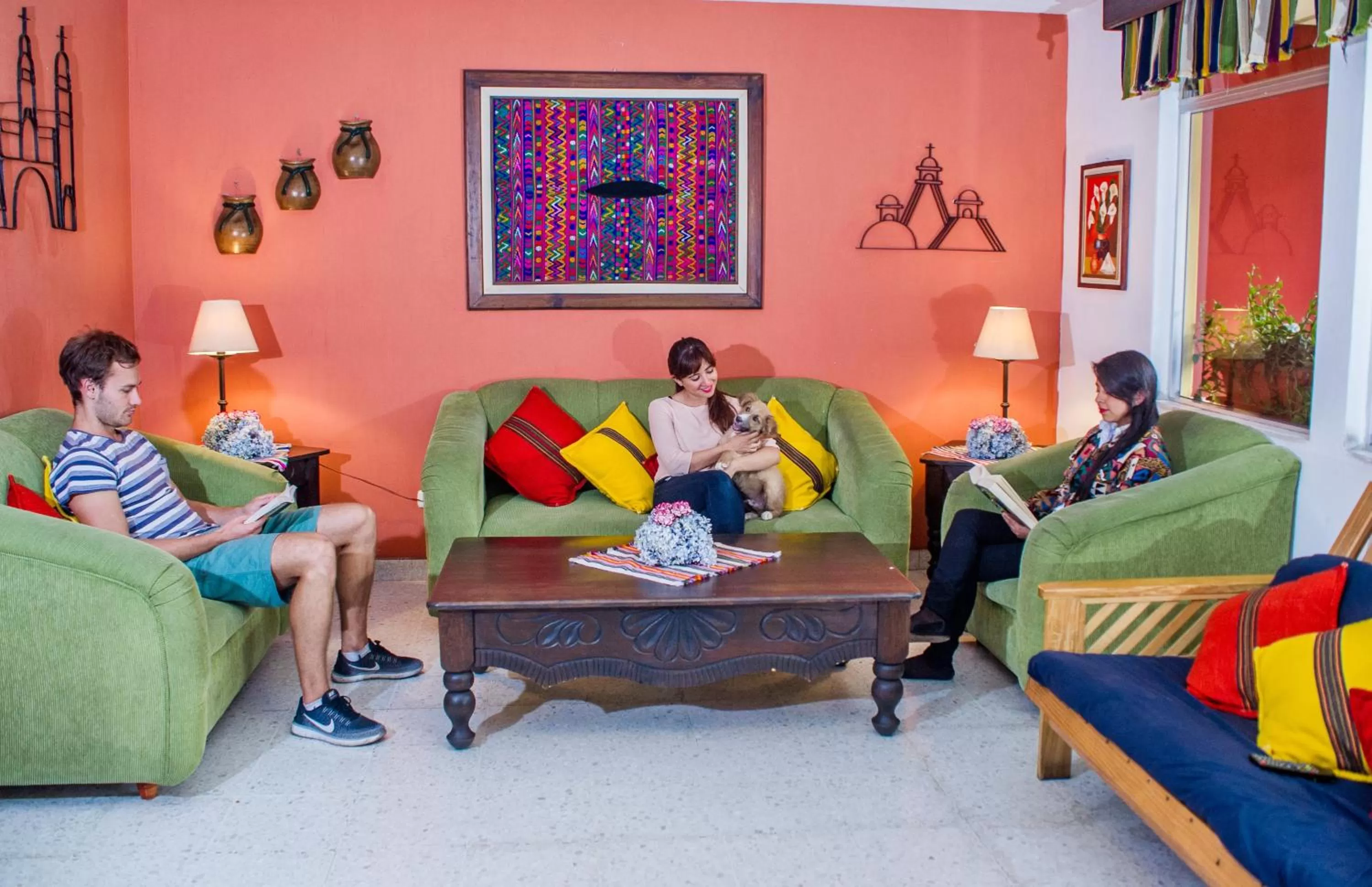 Communal lounge/ TV room in Hotel Casa Rustica by AHS