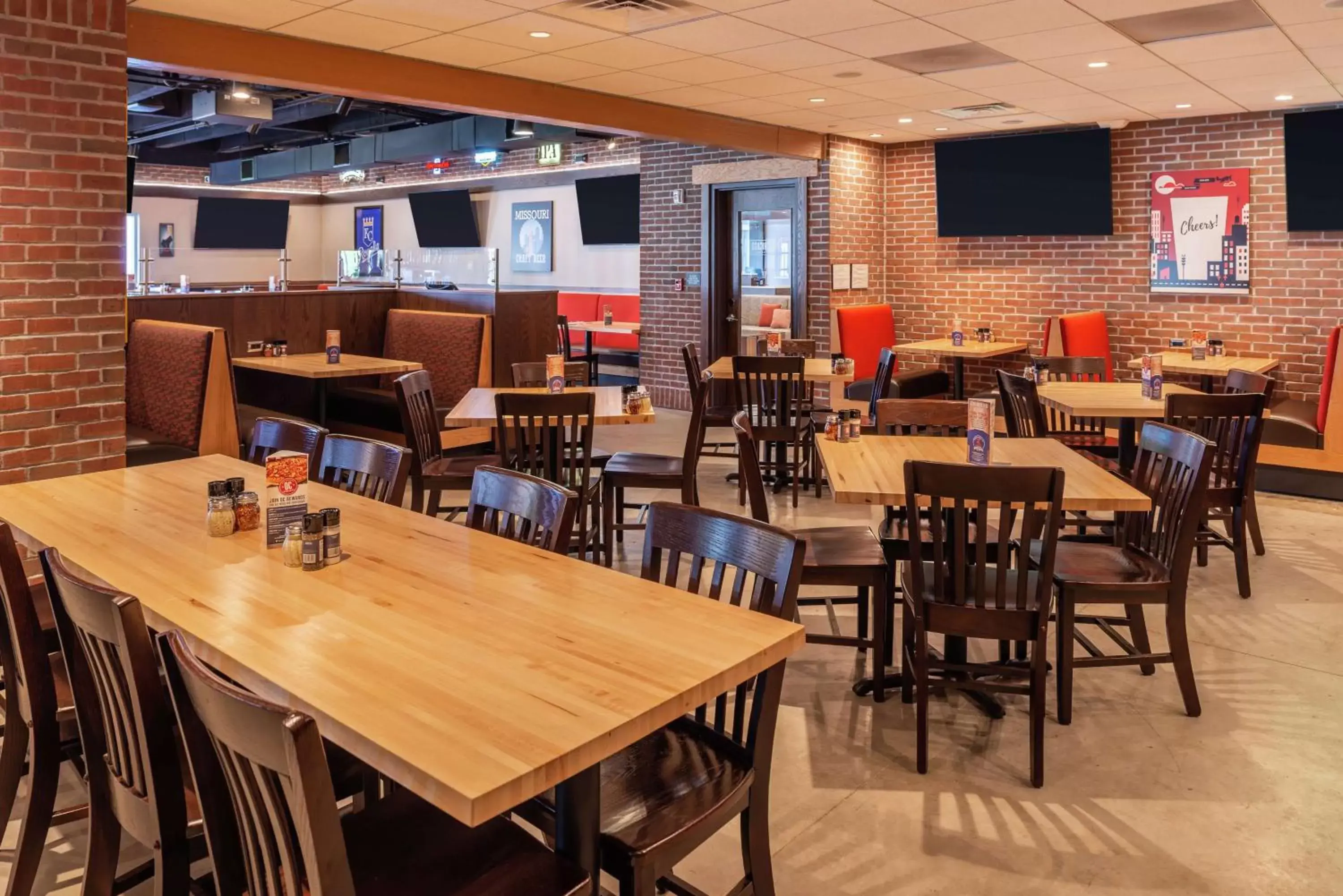 Restaurant/Places to Eat in Hilton Garden Inn Kansas City Airport Mo