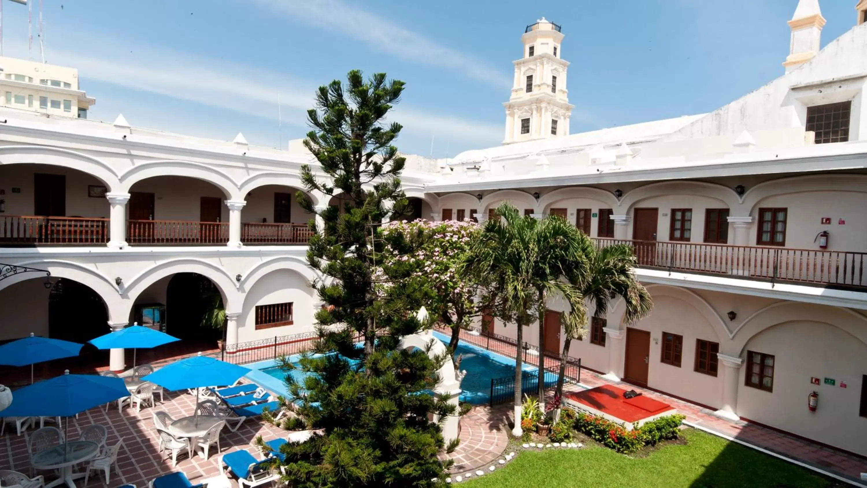 Lobby or reception, Pool View in Holiday Inn Veracruz-Centro Historico, an IHG Hotel