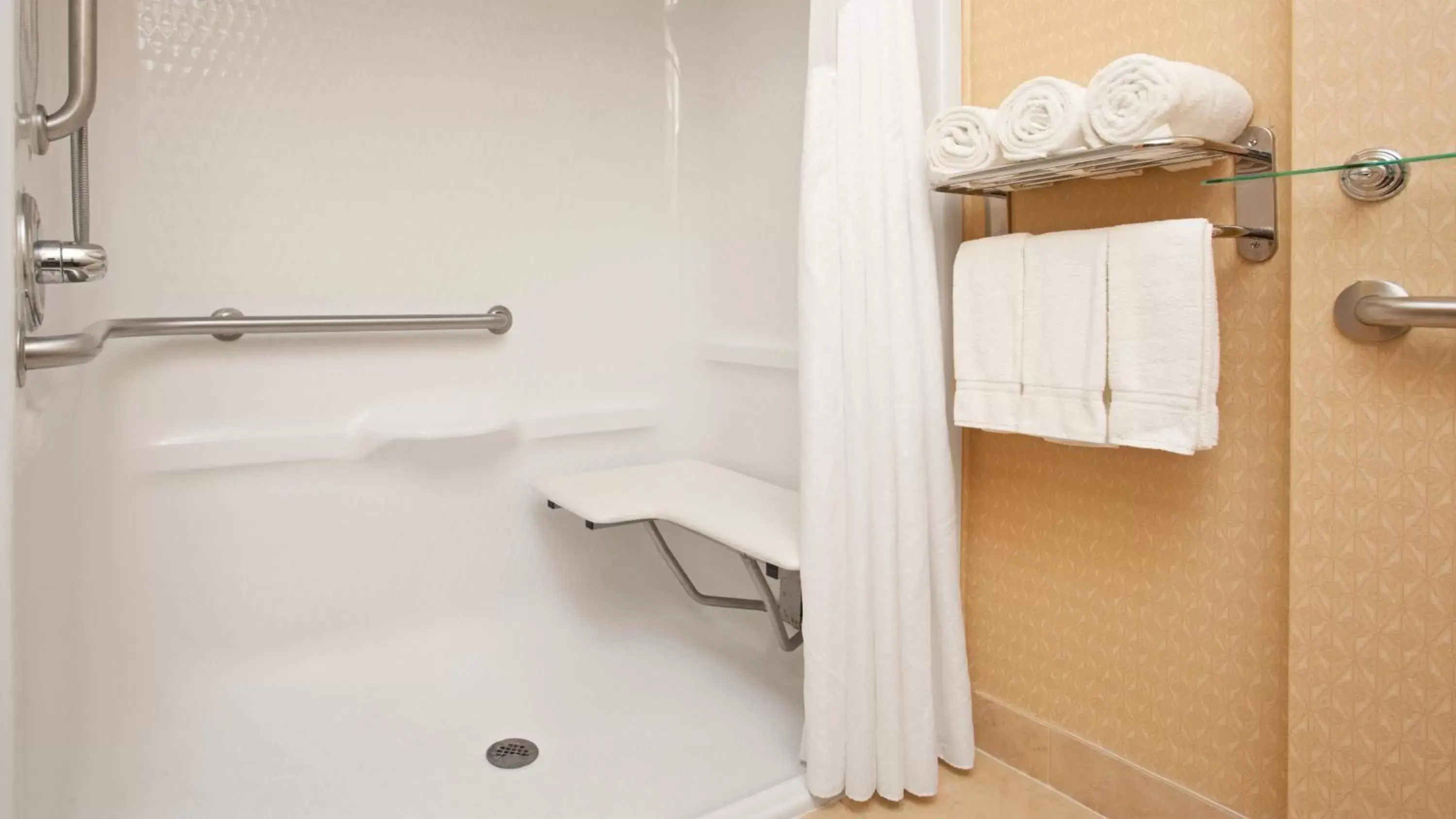 Photo of the whole room, Bathroom in Holiday Inn Express and Suites Allentown West, an IHG Hotel