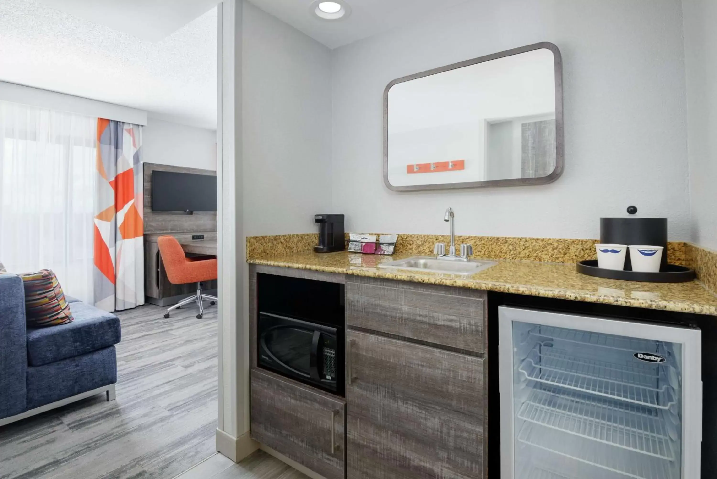 Bedroom, Kitchen/Kitchenette in Hampton Inn & Suites Tampa Ybor City Downtown