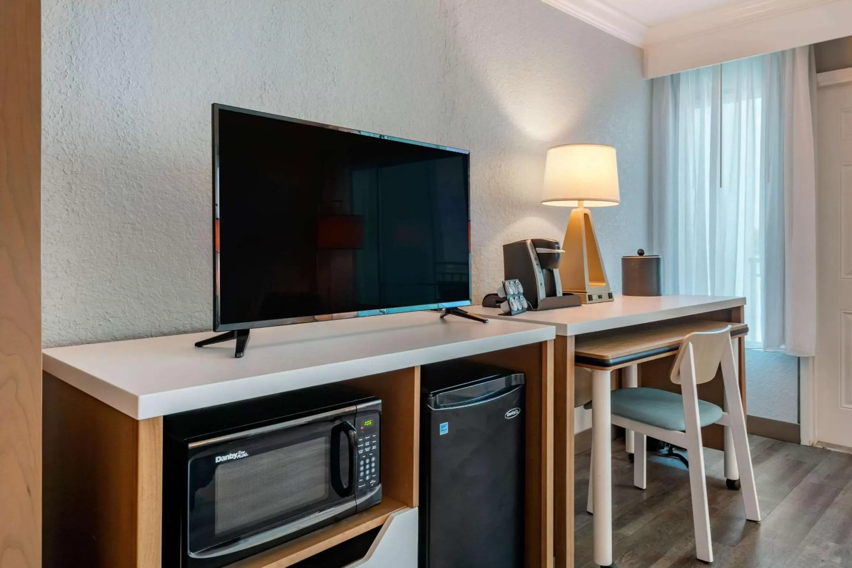 TV and multimedia, TV/Entertainment Center in Winter the Dolphins Beach Club, Ascend Hotel Collection