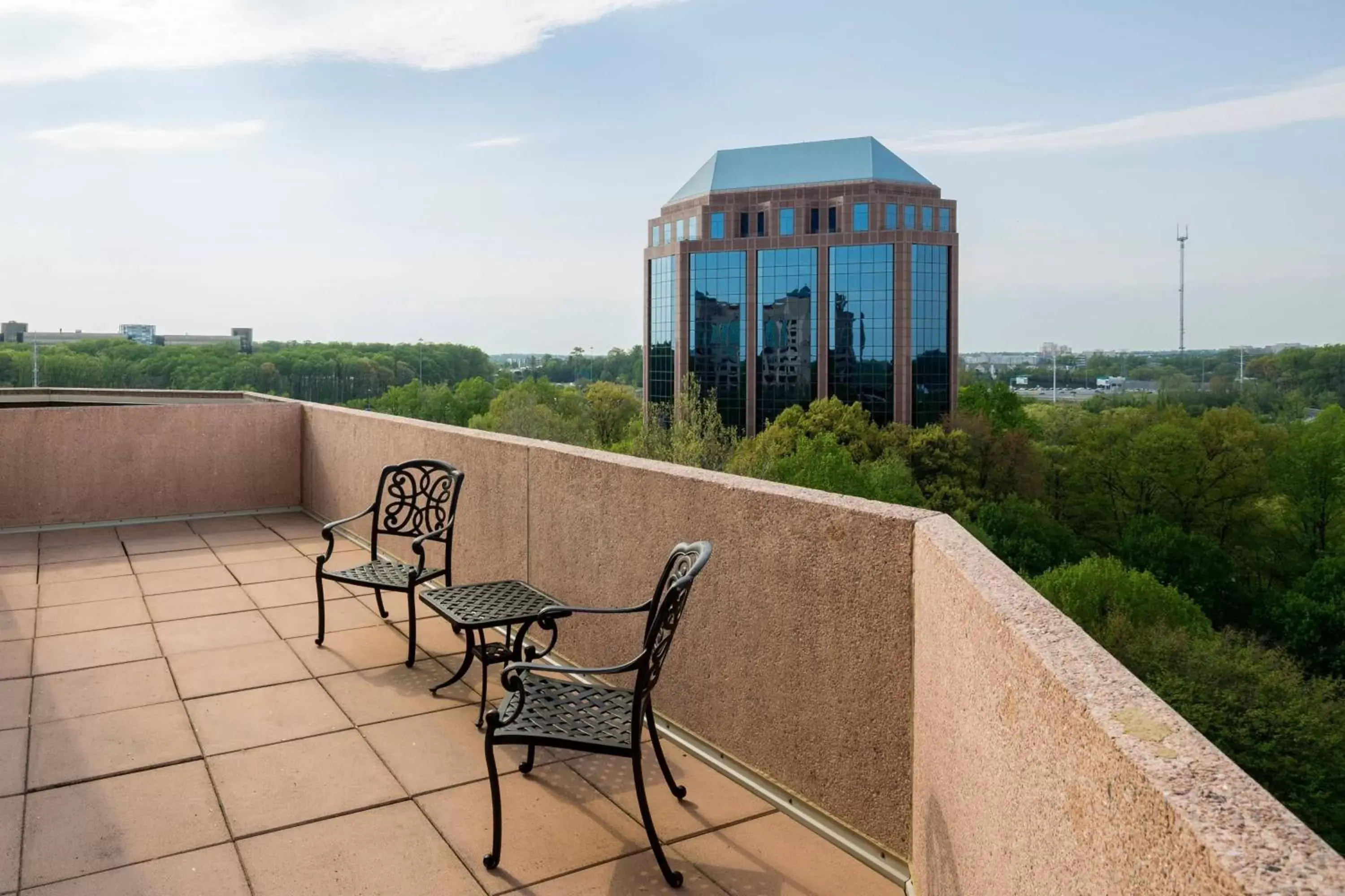 Photo of the whole room, Balcony/Terrace in Falls Church Marriott Fairview Park