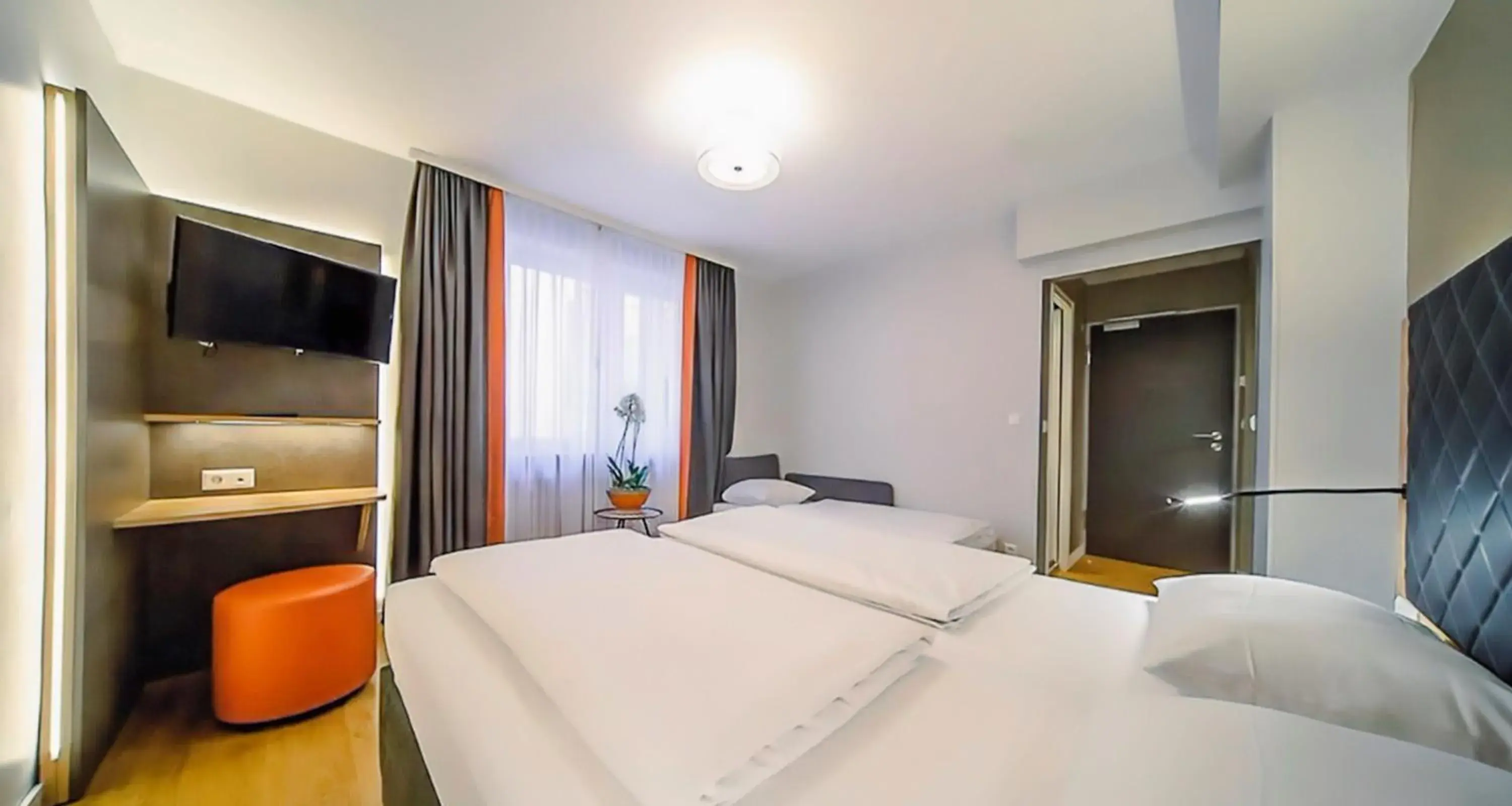 Photo of the whole room, Bed in Novum Hotel Rieker Stuttgart Hauptbahnhof   