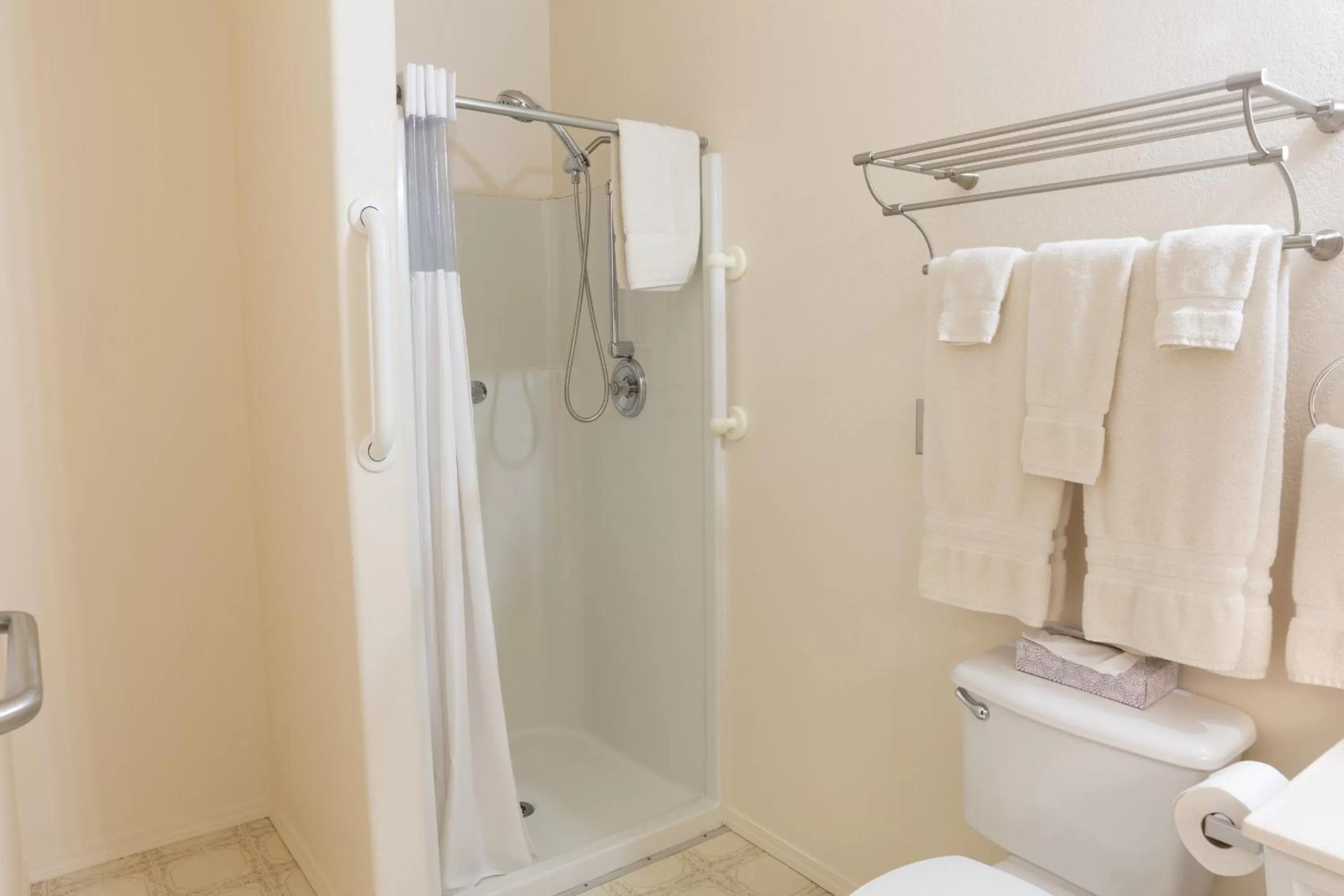 Bathroom in Hotel Cathlamet