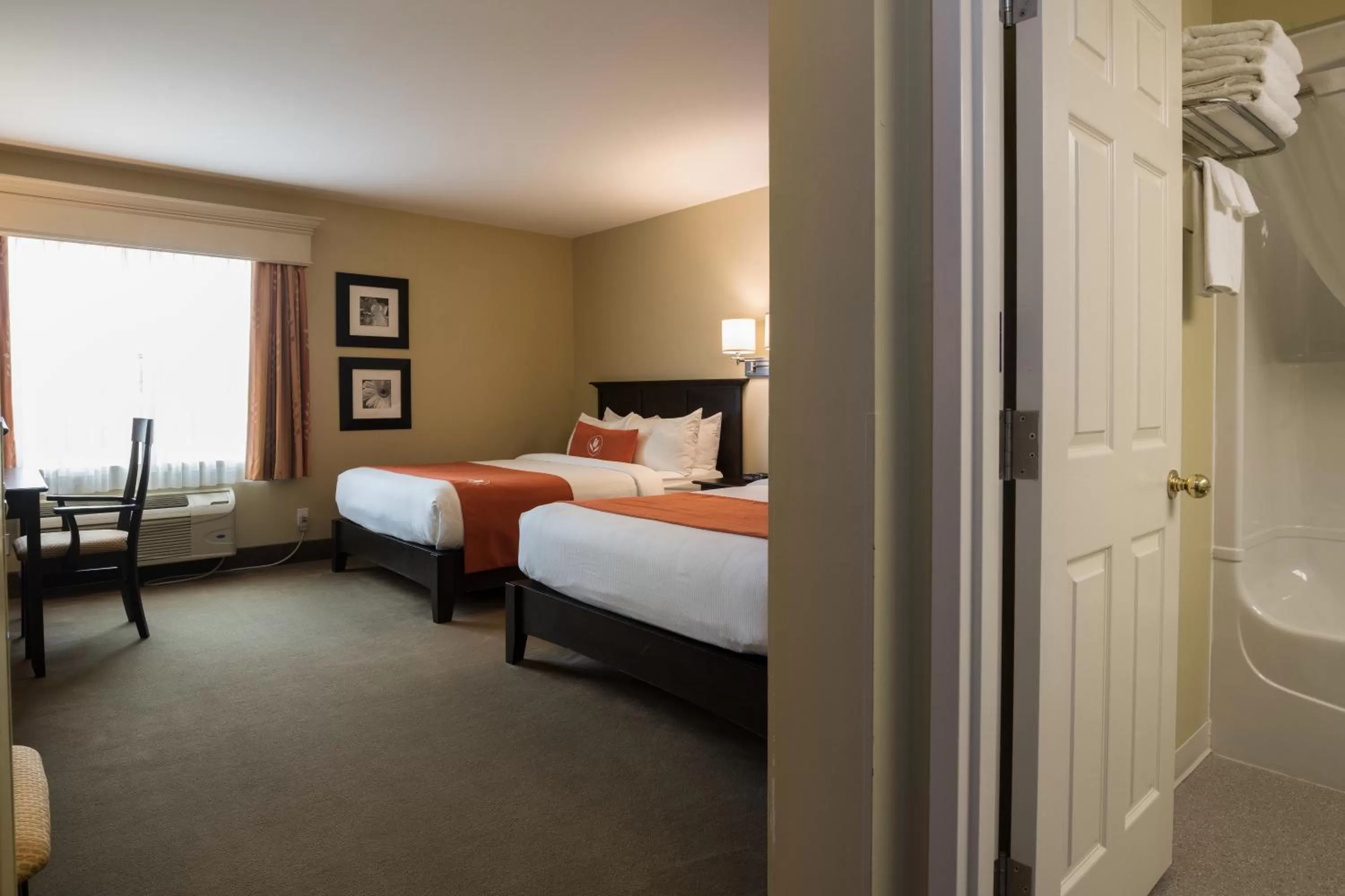 Bed in Amsterdam Inn & Suites Sussex