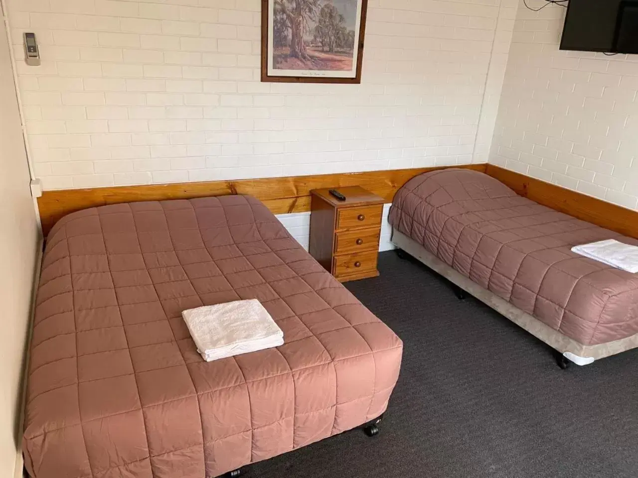 Bed in Homestead Motel