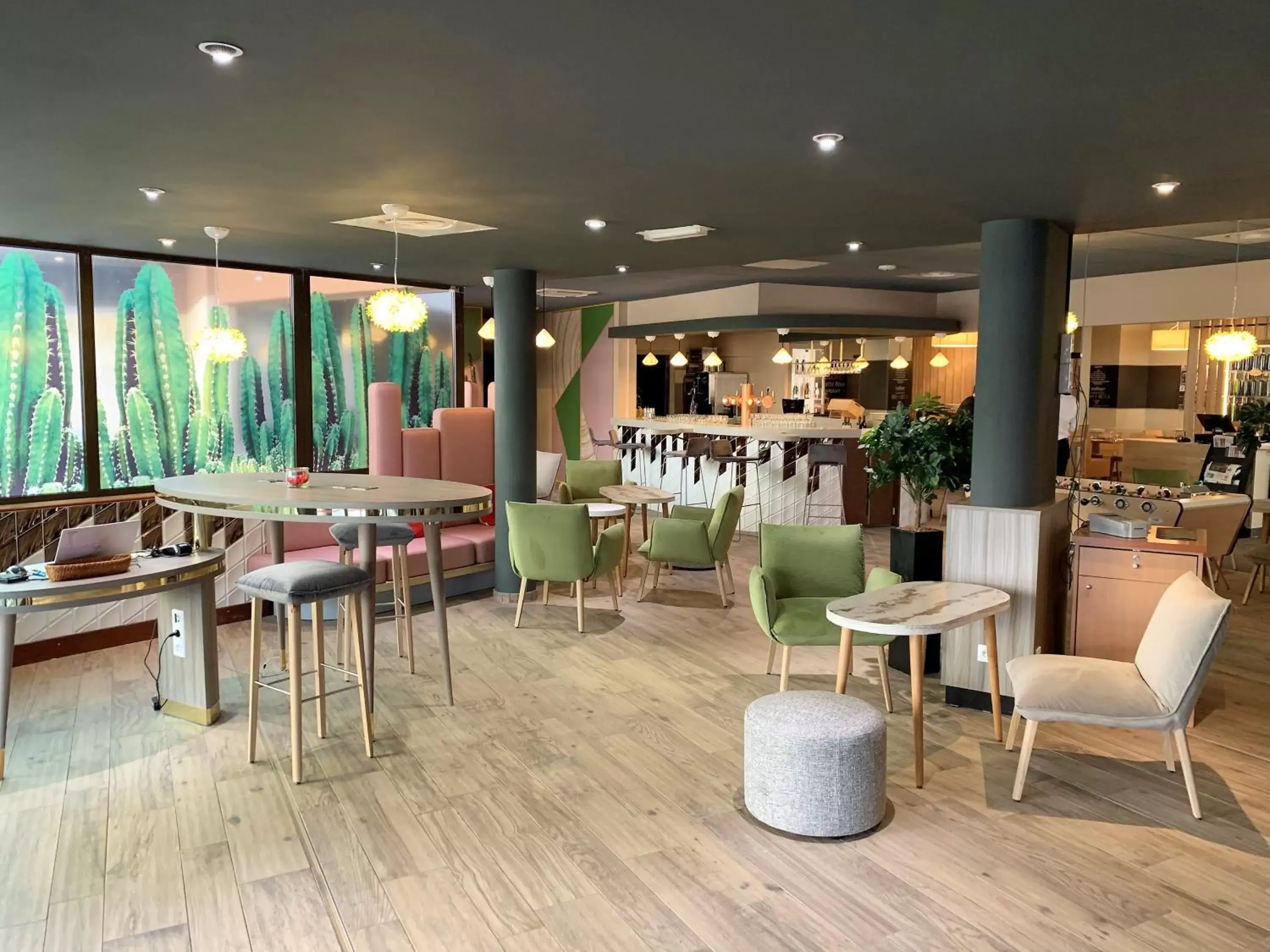 Lobby or reception, Restaurant/Places to Eat in ibis Tours Centre Gare