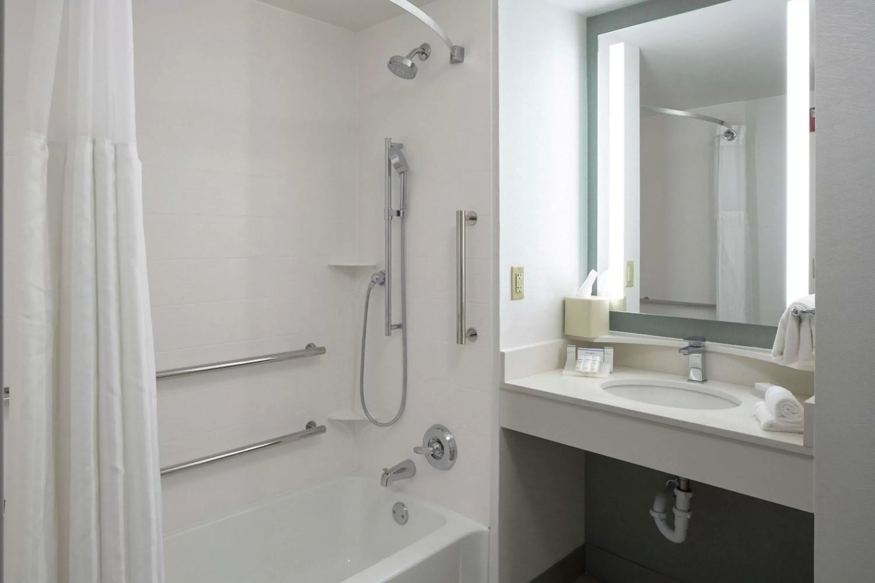 Bathroom in Hilton Garden Inn Evansville