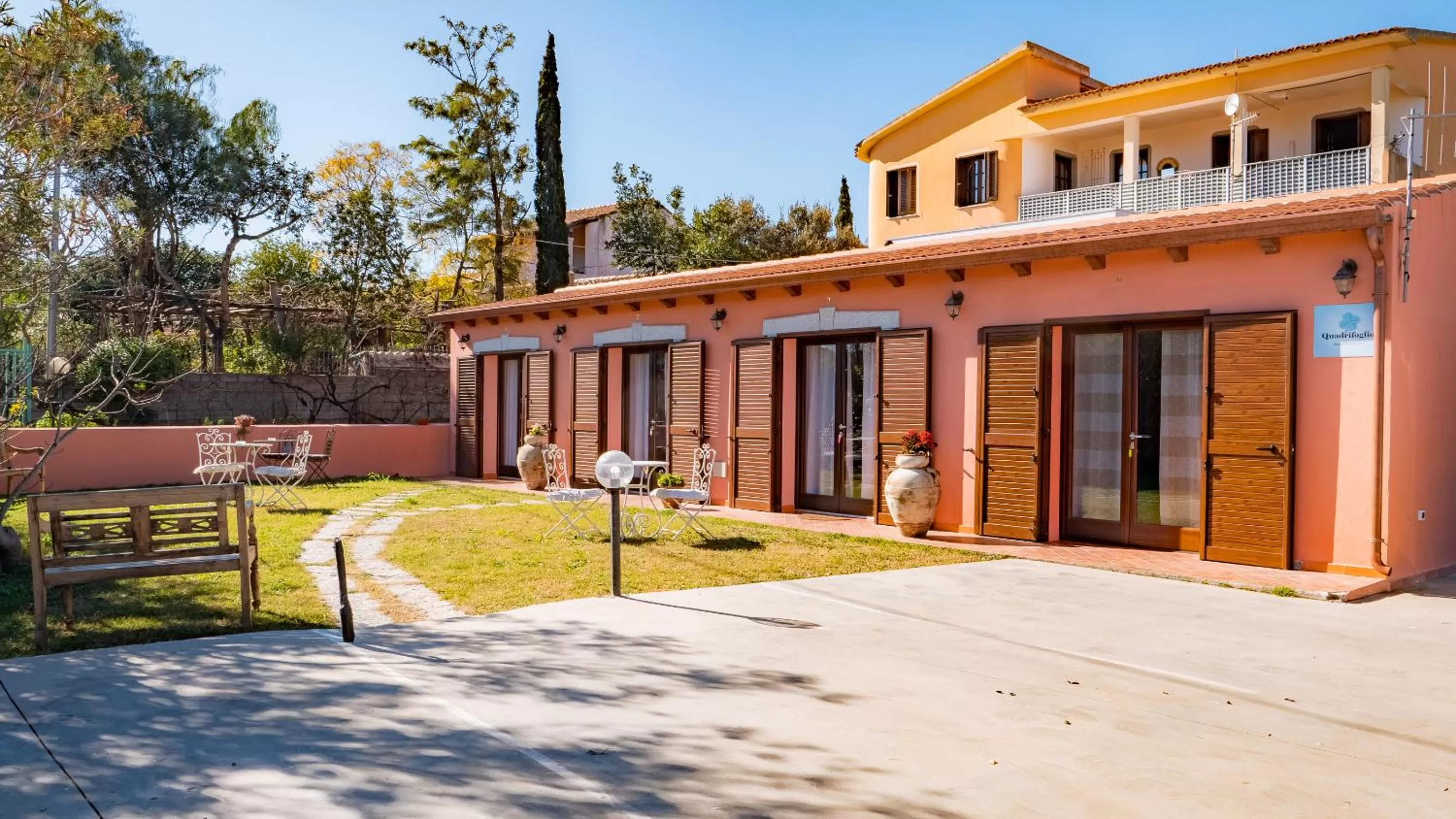 Property building in QUADRIFOGLIO Affittacamere