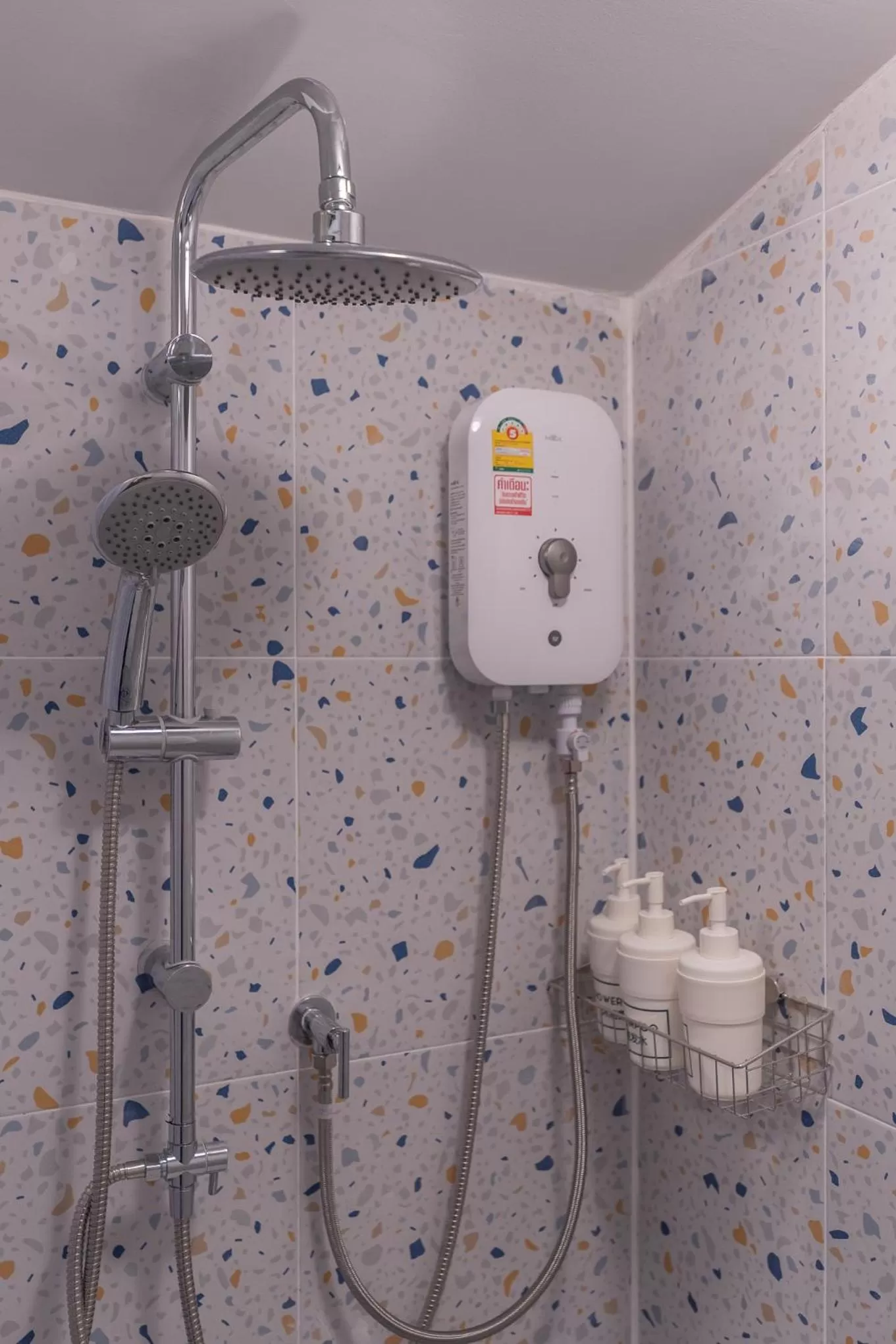 Shower in The Mellow Pillow Hotel @ Chiang Mai Gate