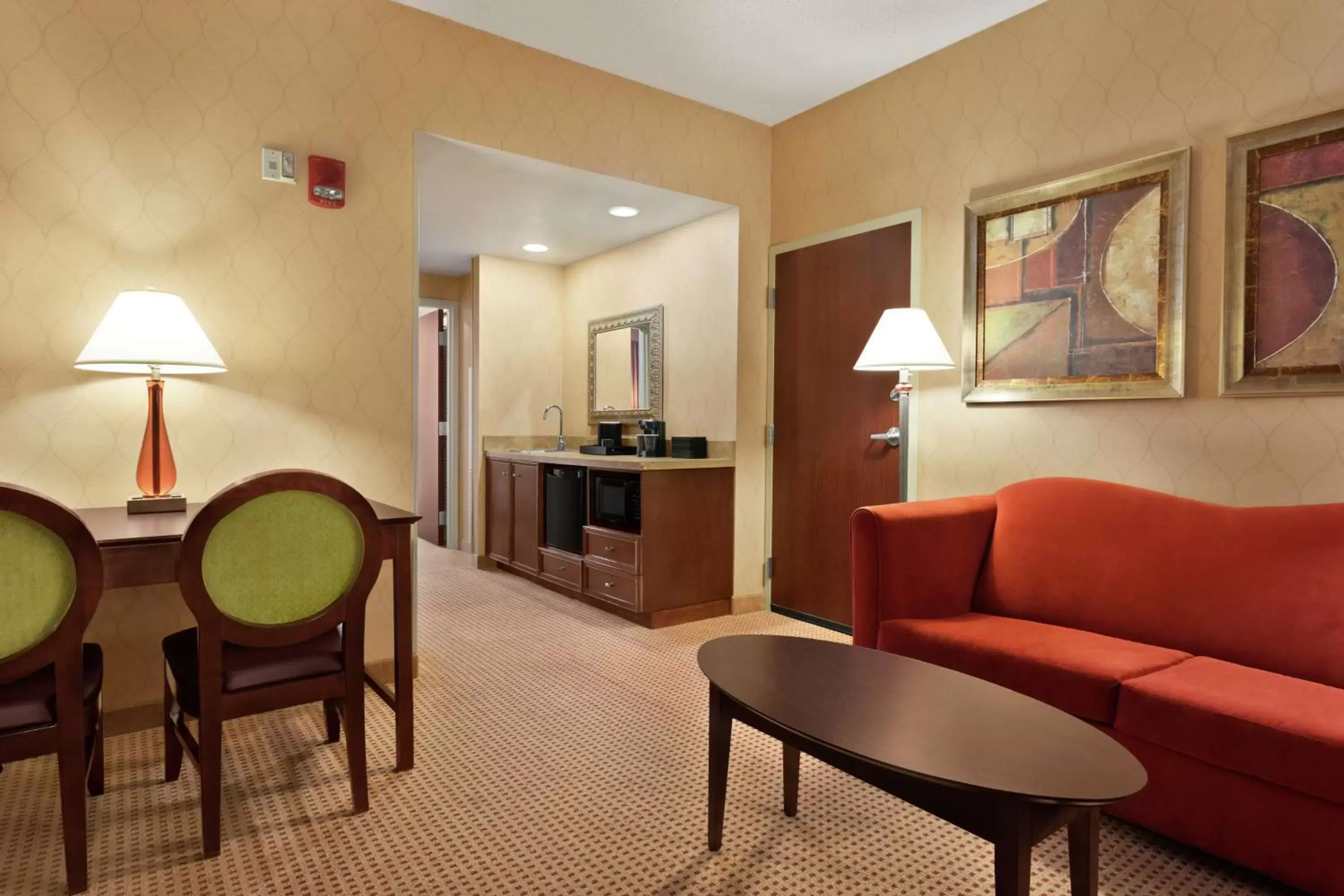 Bedroom, Seating Area in Embassy Suites Huntsville