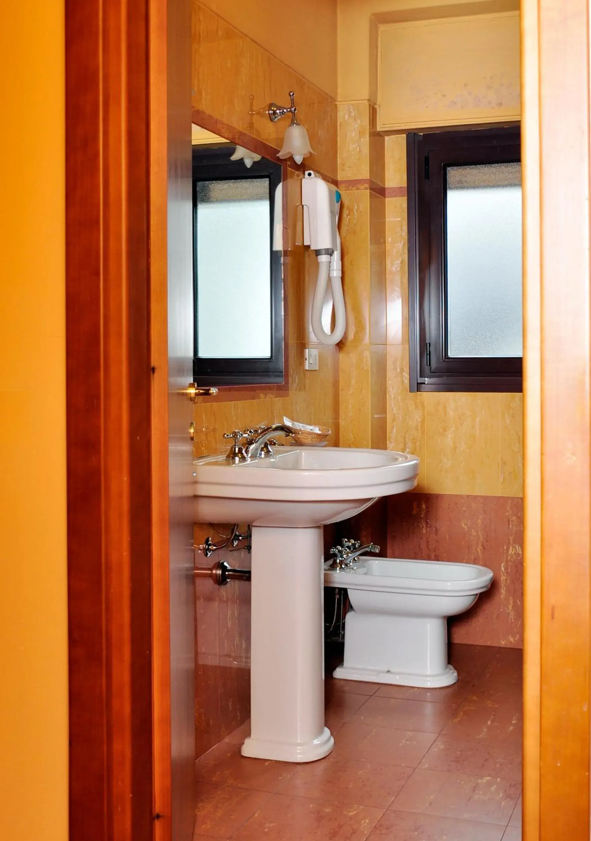 Bathroom in Hotel San Guido