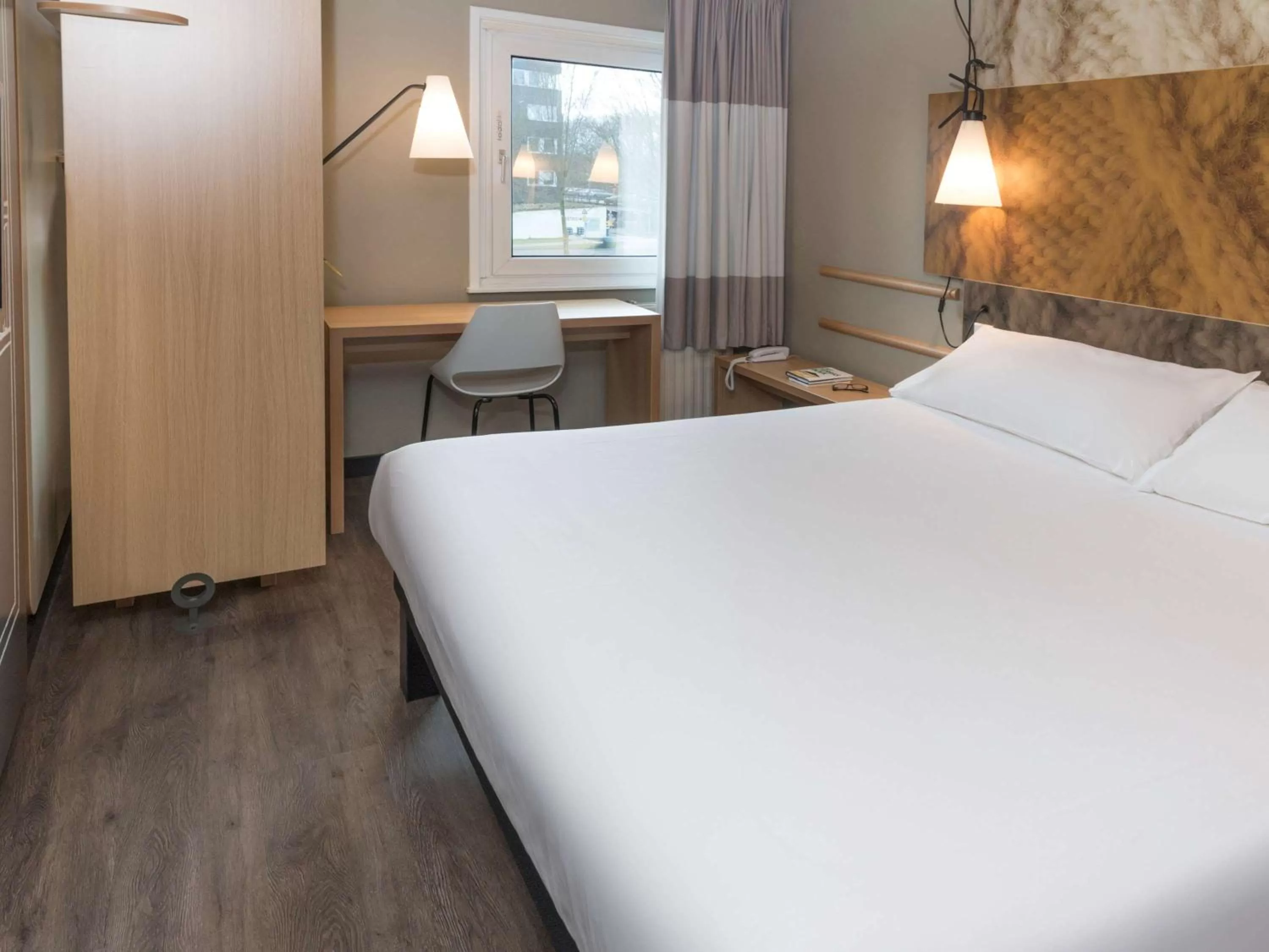 Photo of the whole room, Bed in ibis Tilburg