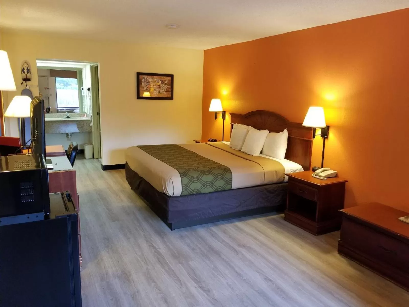 King Room - Non-Smoking in Econo Lodge Inn & Suites Gulfport Airport