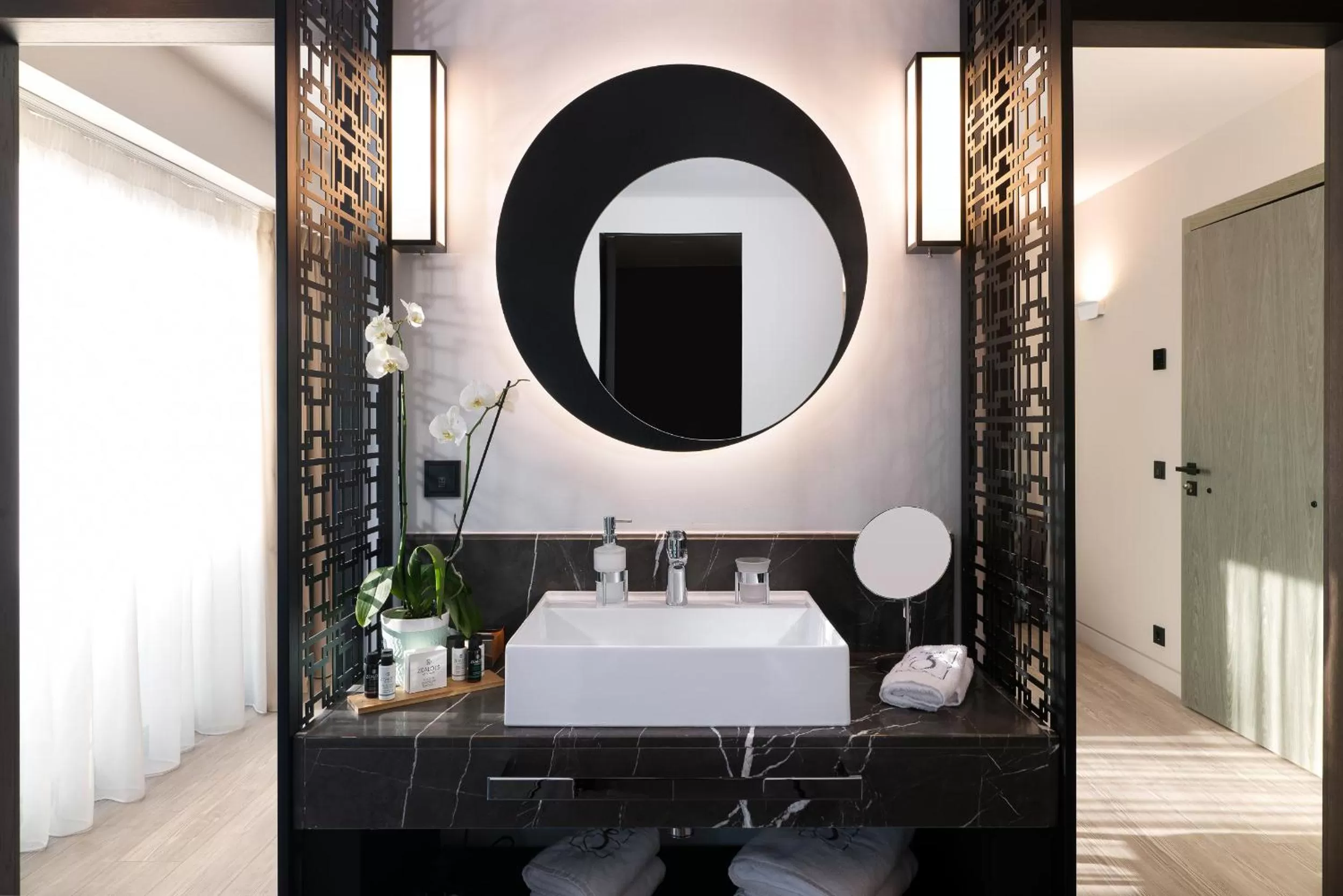 Bathroom, Bed in S Hotel Boutique Thessaloniki