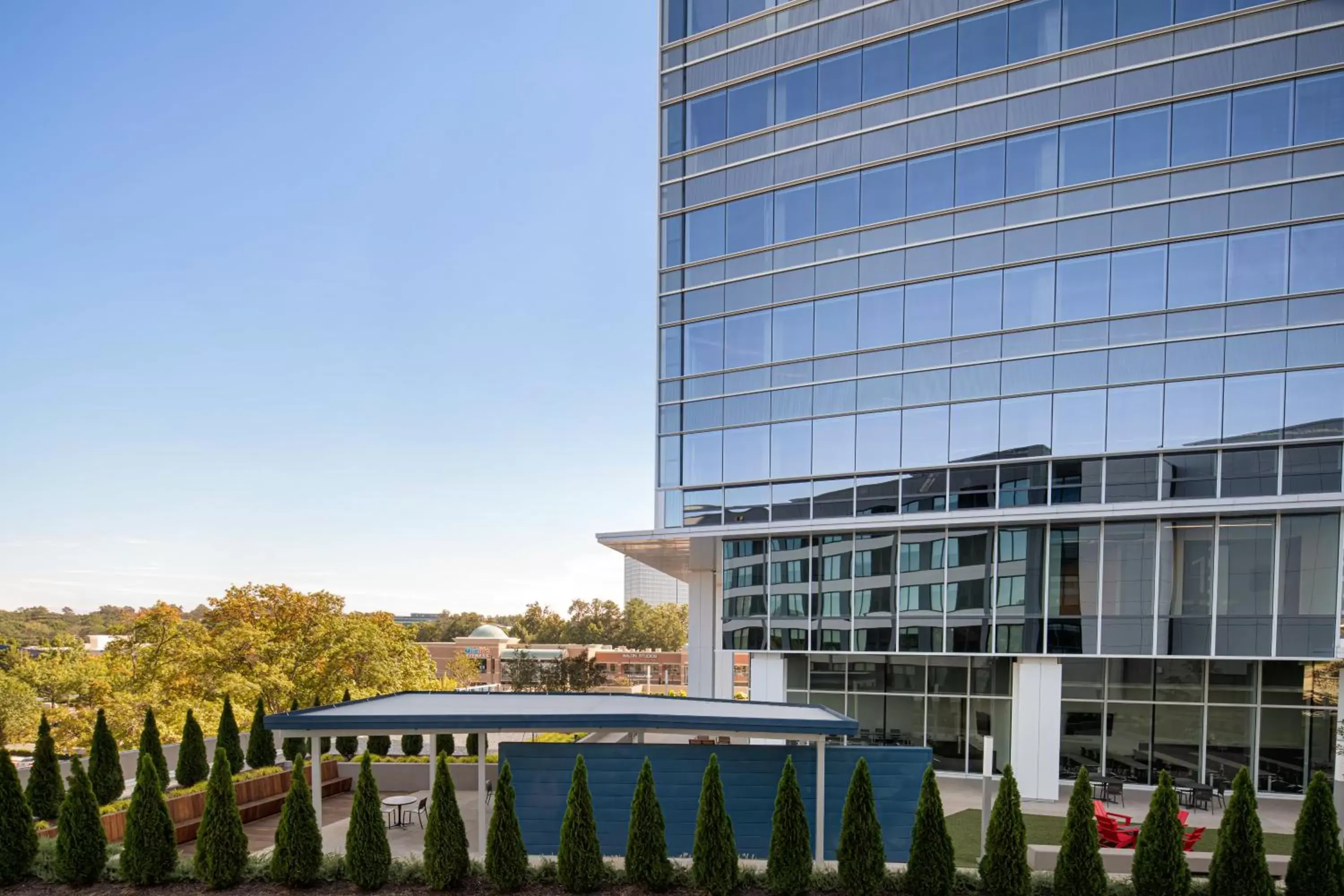 Inner courtyard view, Property Building in Hyatt Place Atlanta/Perimeter Center