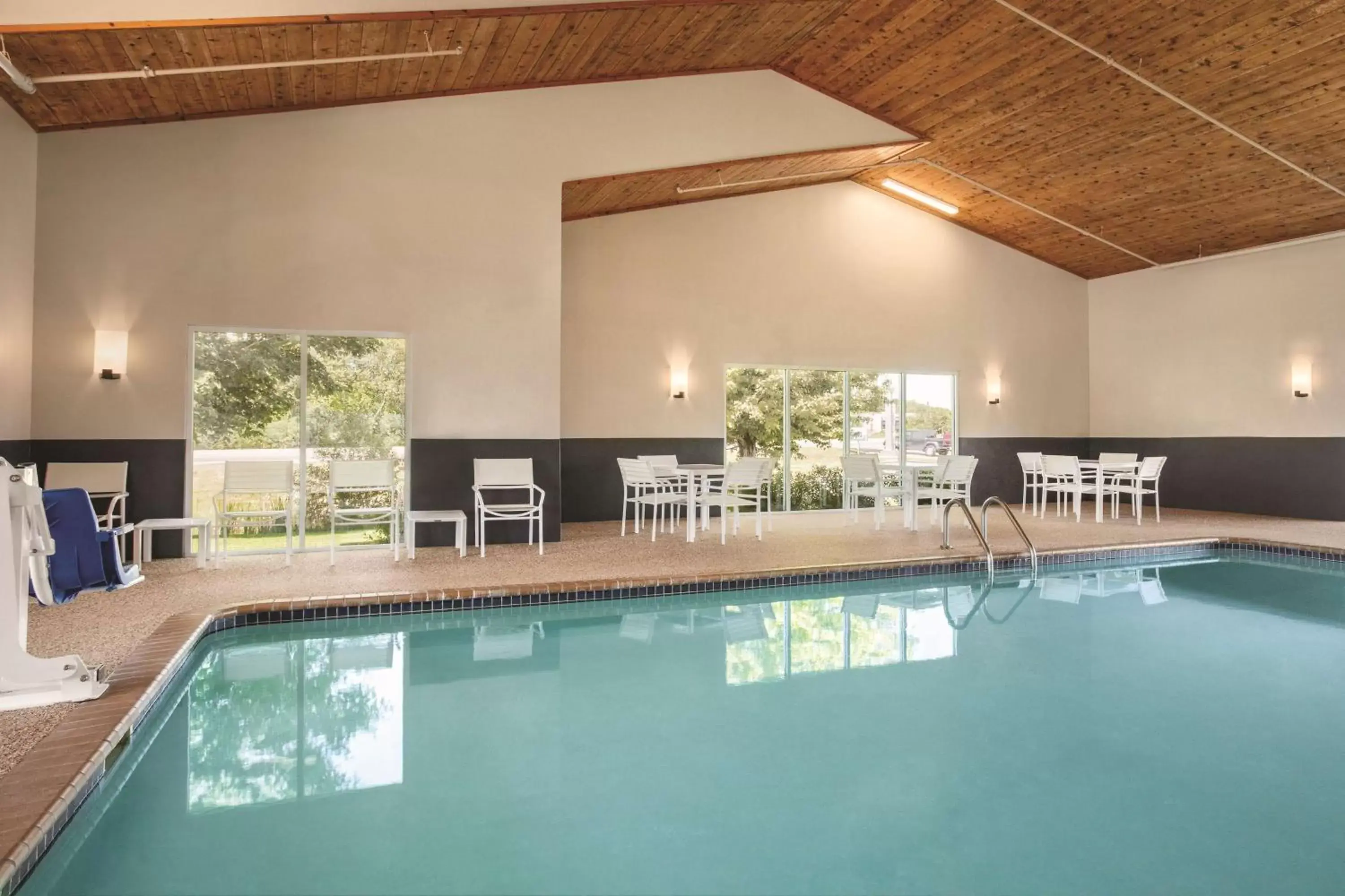 Activities, Swimming Pool in Country Inn & Suites by Radisson, Buffalo, MN