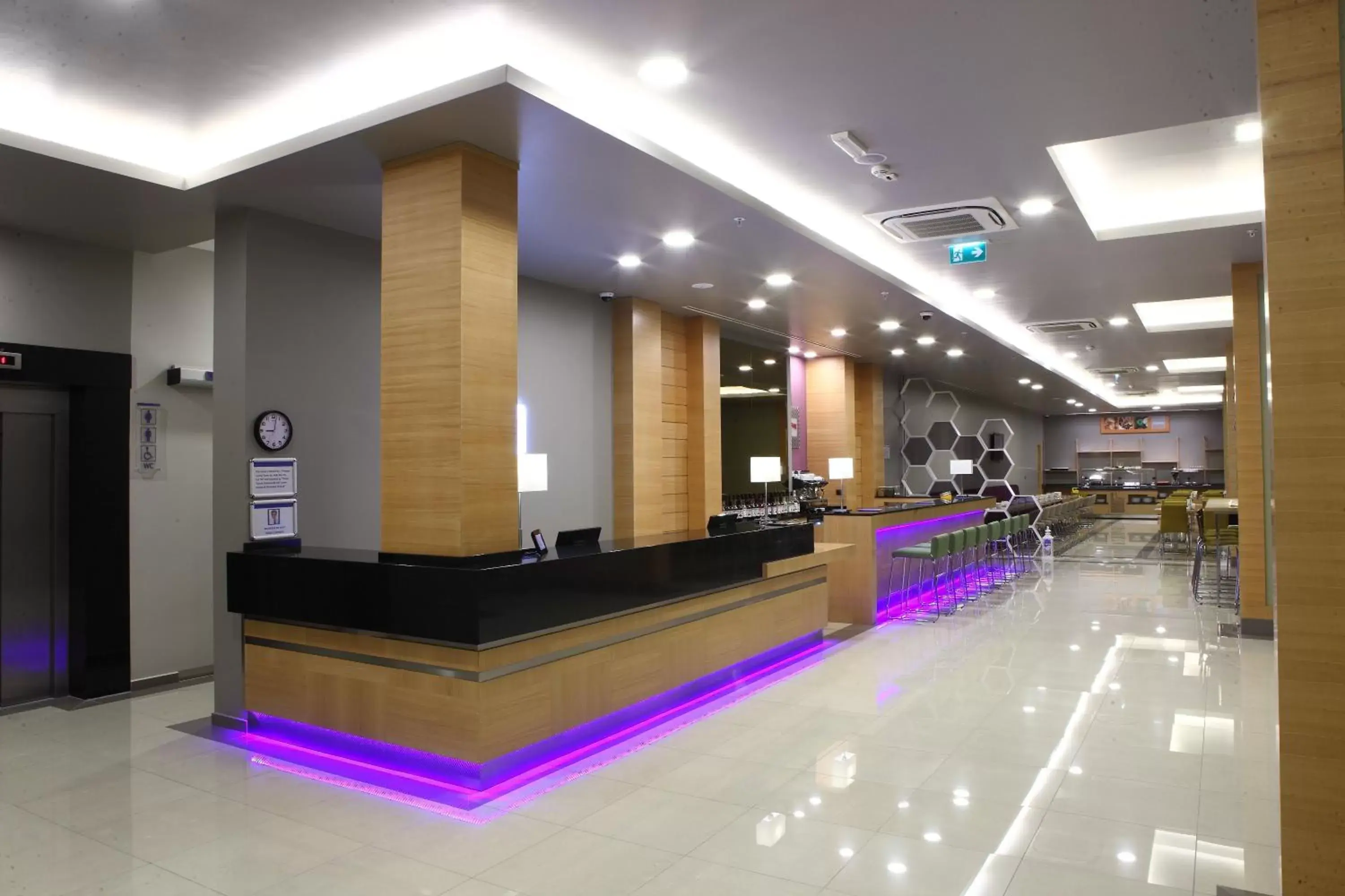 Property building, Lobby/Reception in Holiday Inn Express Manisa-West, an IHG Hotel