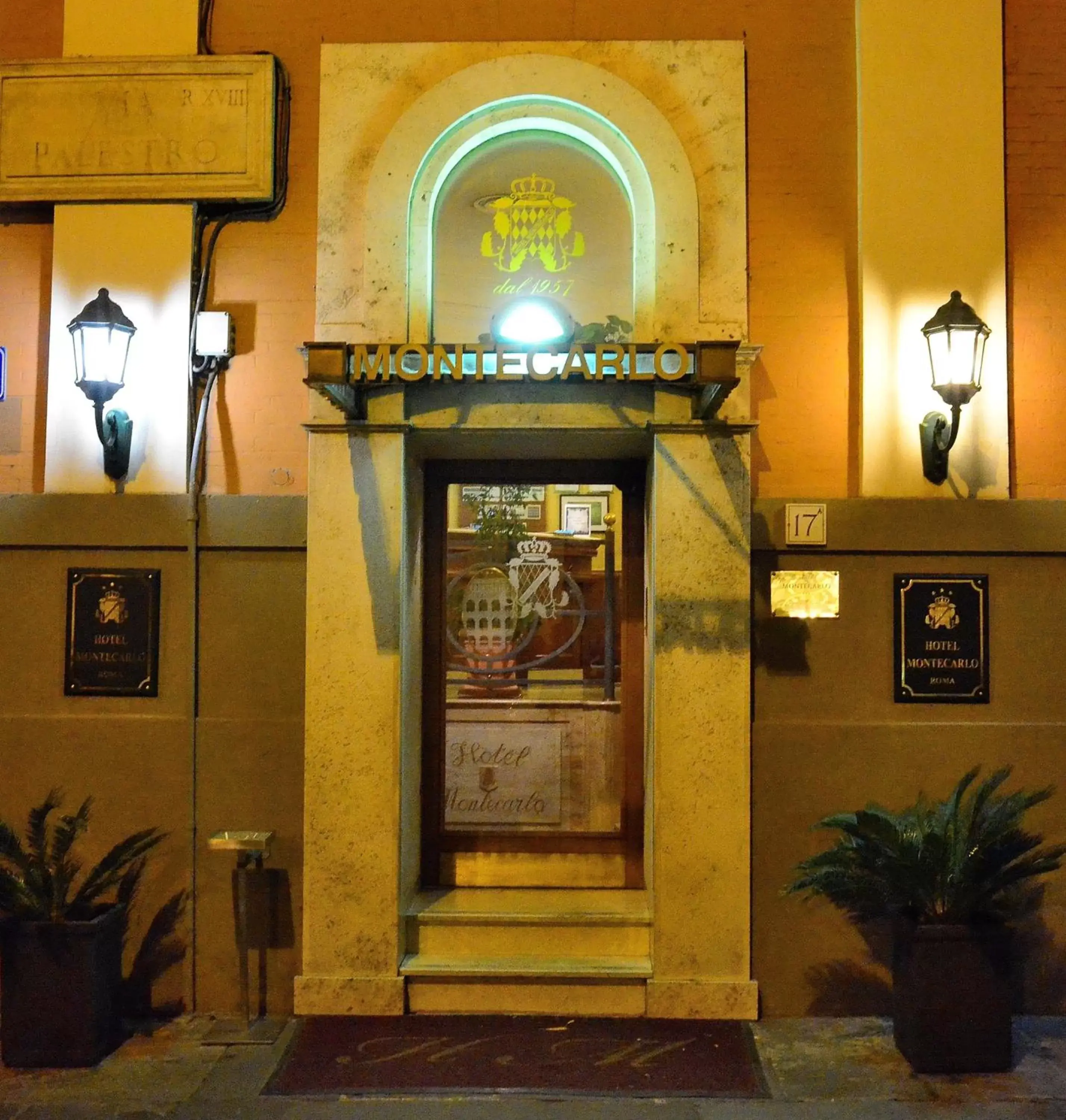 Facade/entrance in Hotel Montecarlo