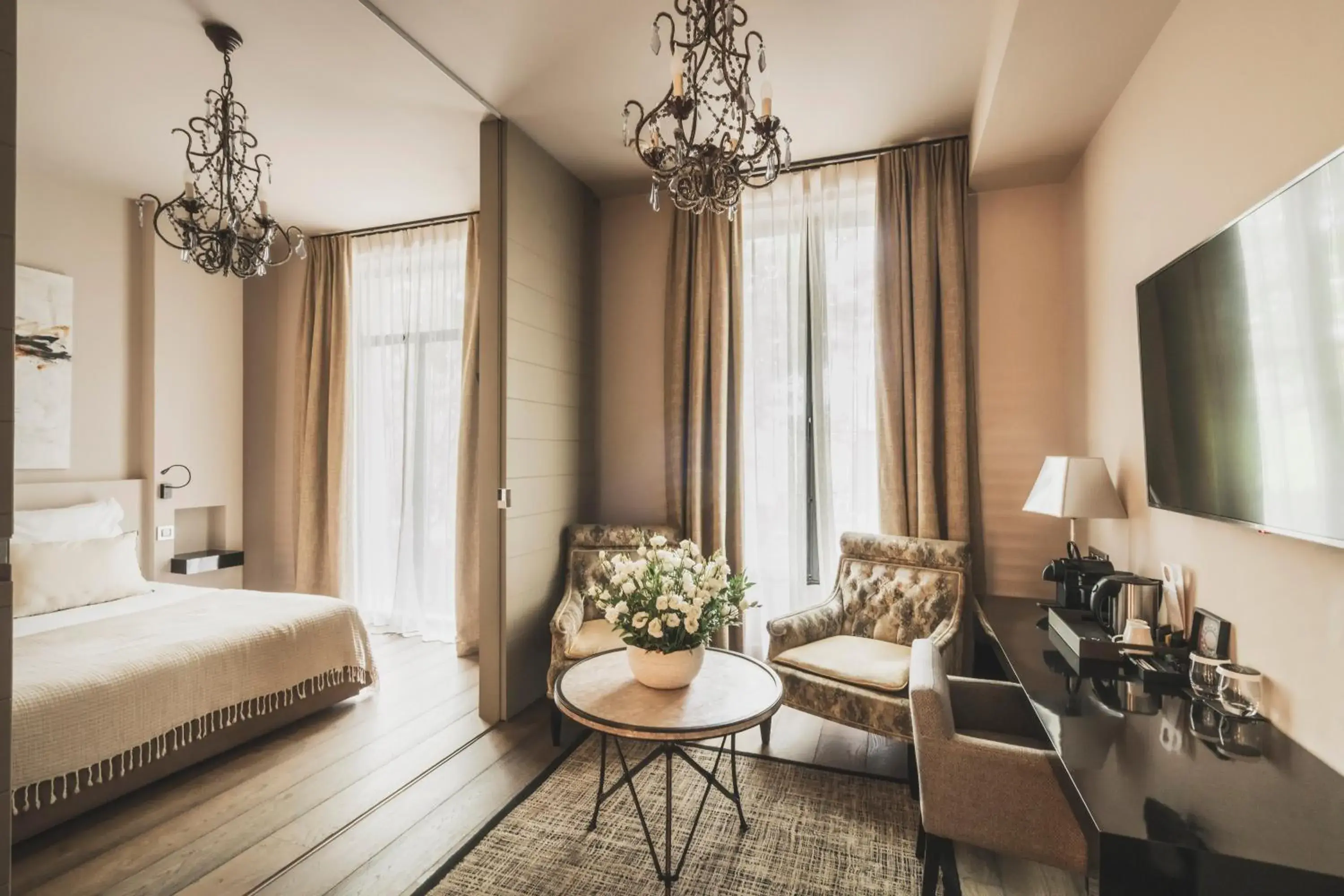 Photo of the whole room, Seating Area in Les Lodges Sainte-Victoire Hotel & Spa