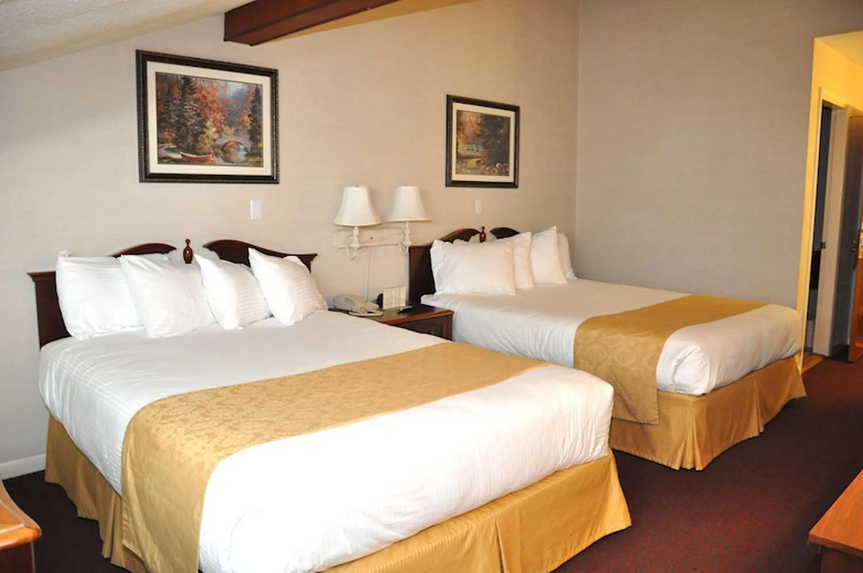 Photo of the whole room, Bed in Best Western White House Inn