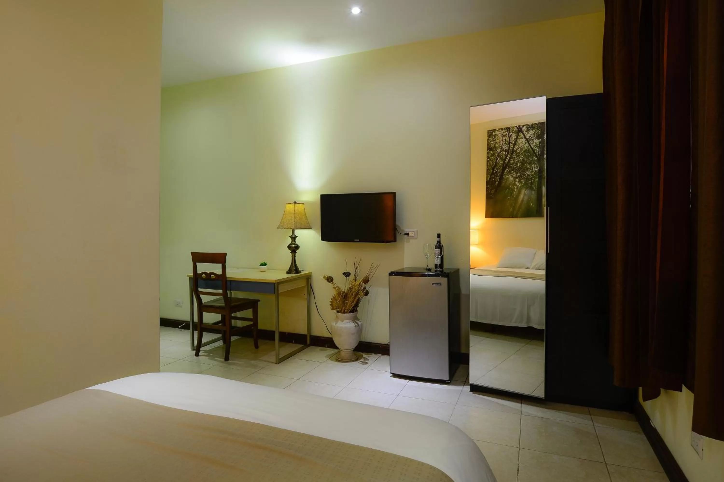 TV and multimedia, Bed in Hotel Luisiana