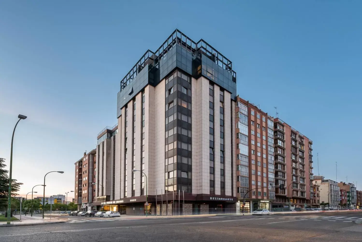 Facade/entrance, Property Building in Crisol Puerta de Burgos