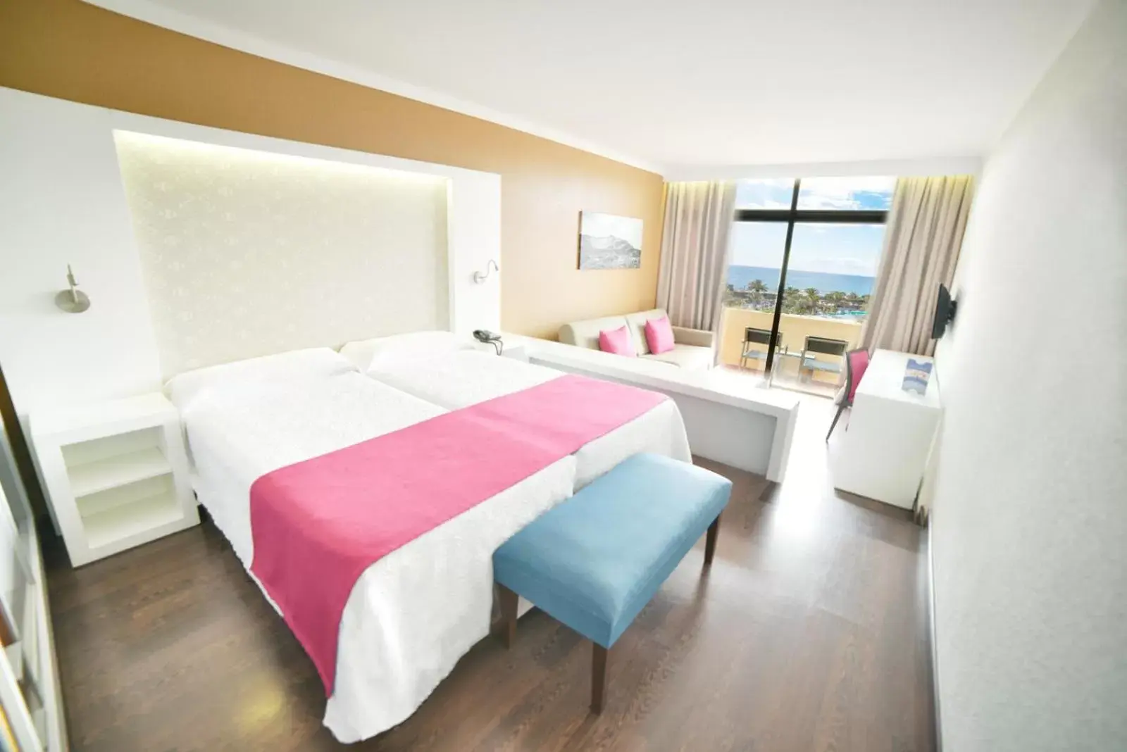Bed in Hotel Beatriz Playa & Spa
