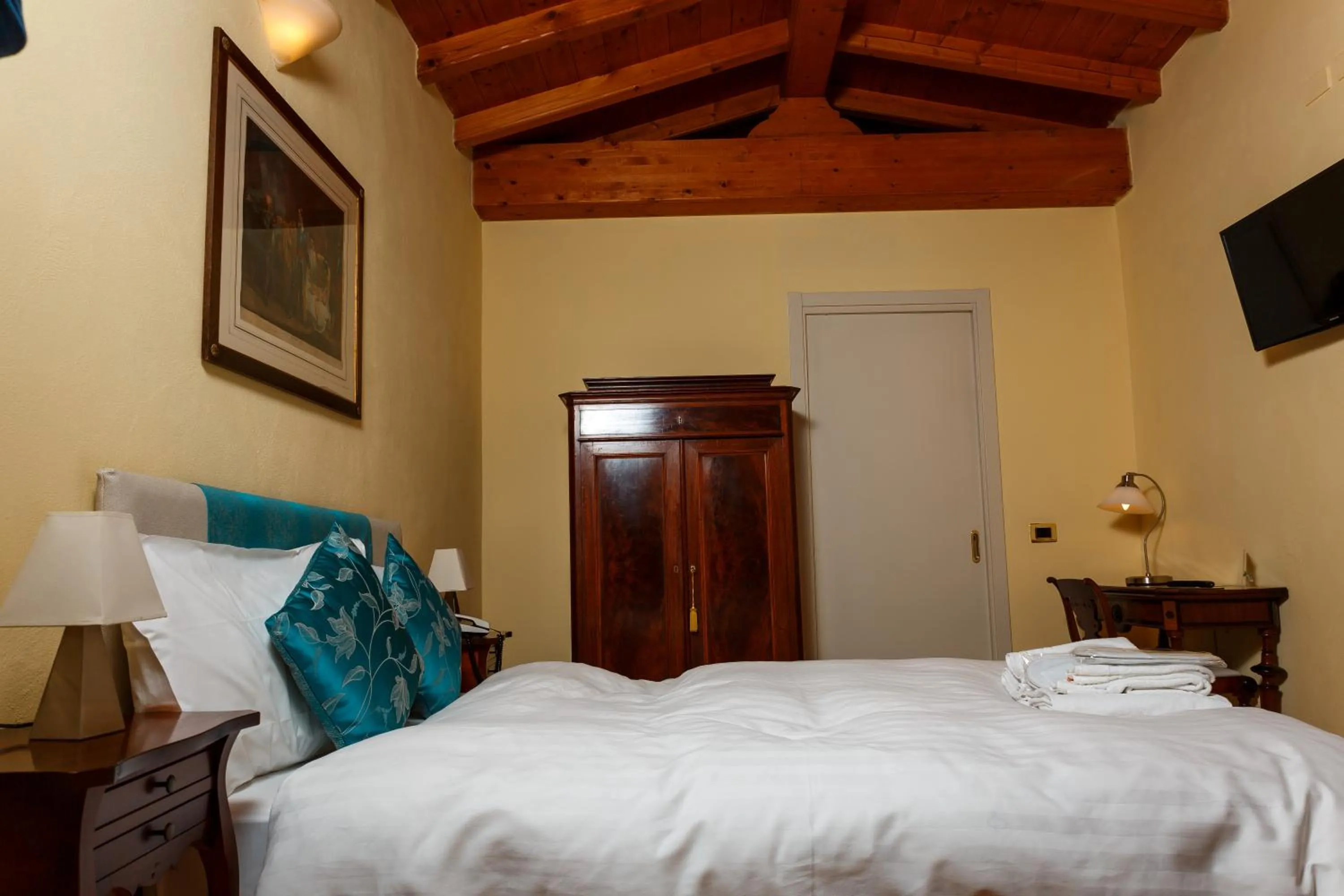 Bedroom, Bed in Albergo Orologio