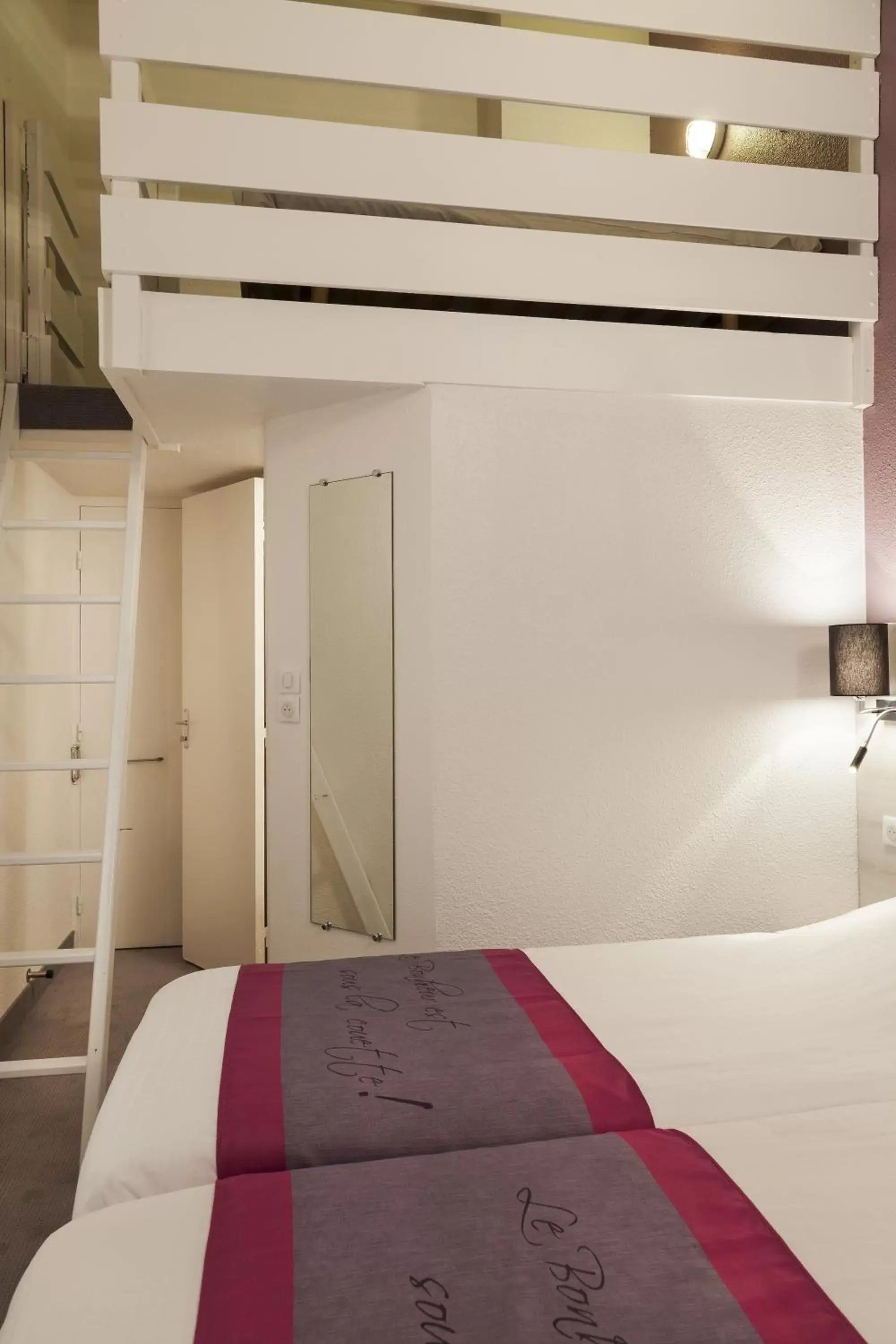 Bed in Kyriad Lille Est - Villeneuve d'Ascq