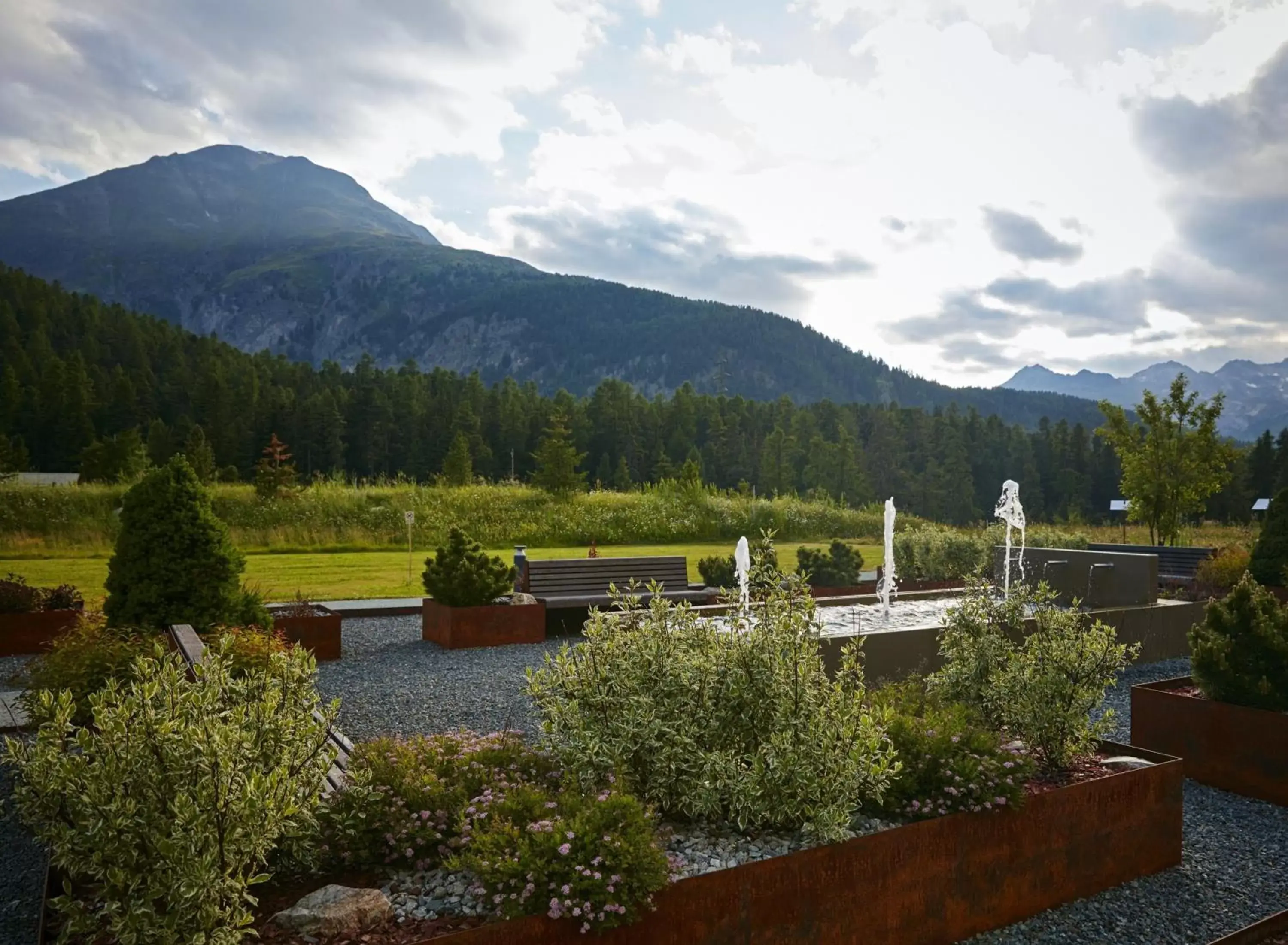 Natural landscape, Mountain View in Hotel Steinbock Pontresina