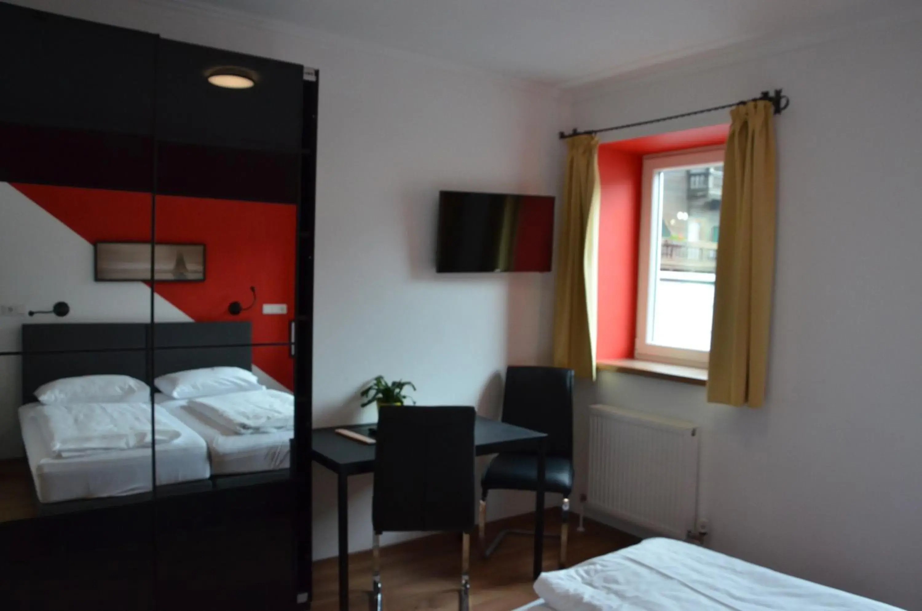 Seating area, Bed in Hotel Traube